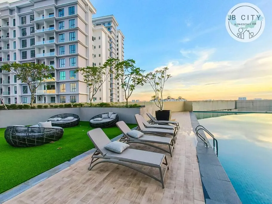 Pool view in Skudai Paradigm Mall by RR JBcity