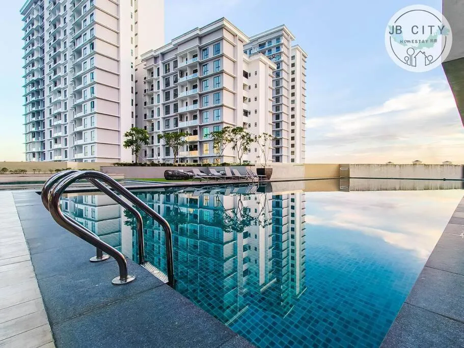 Pool view in Skudai Paradigm Mall by RR JBcity