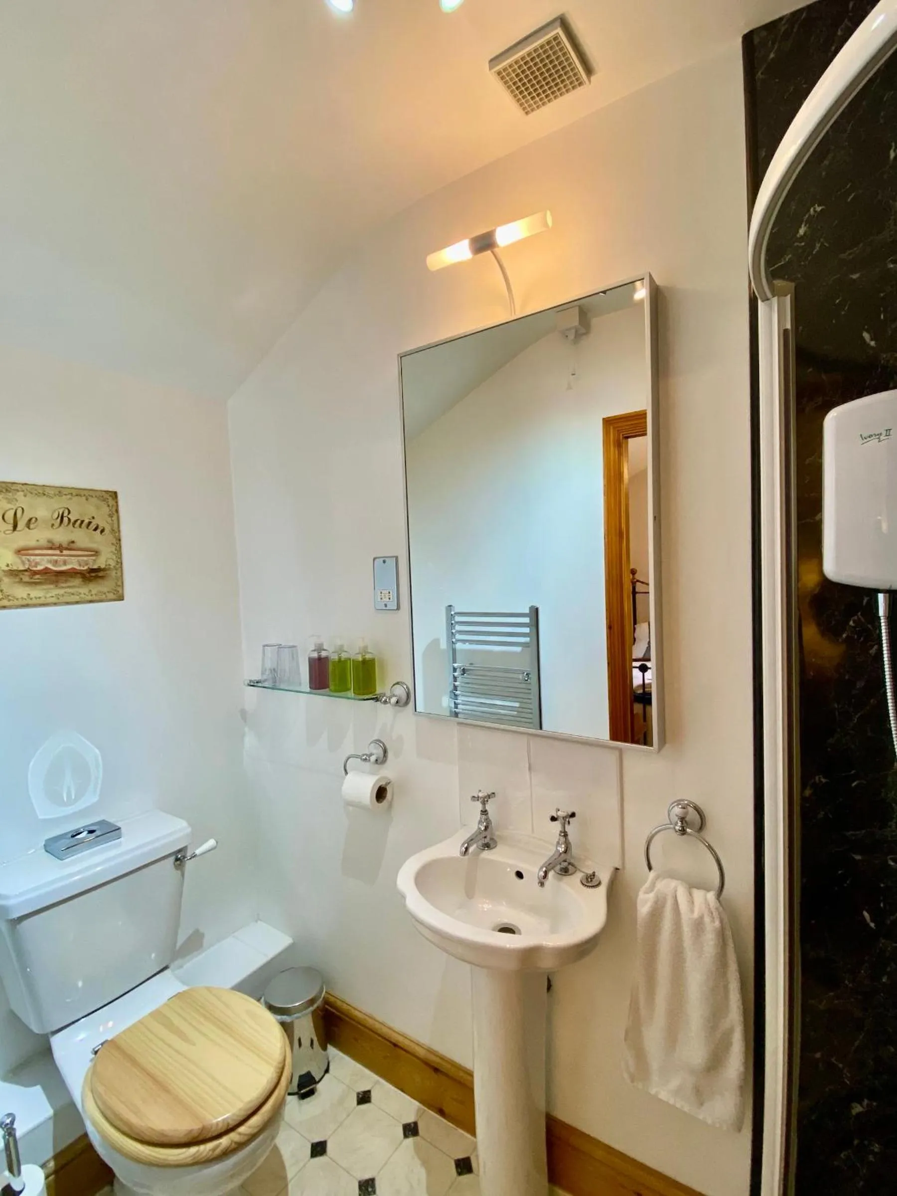 Toilet in Elm Tree Lodge