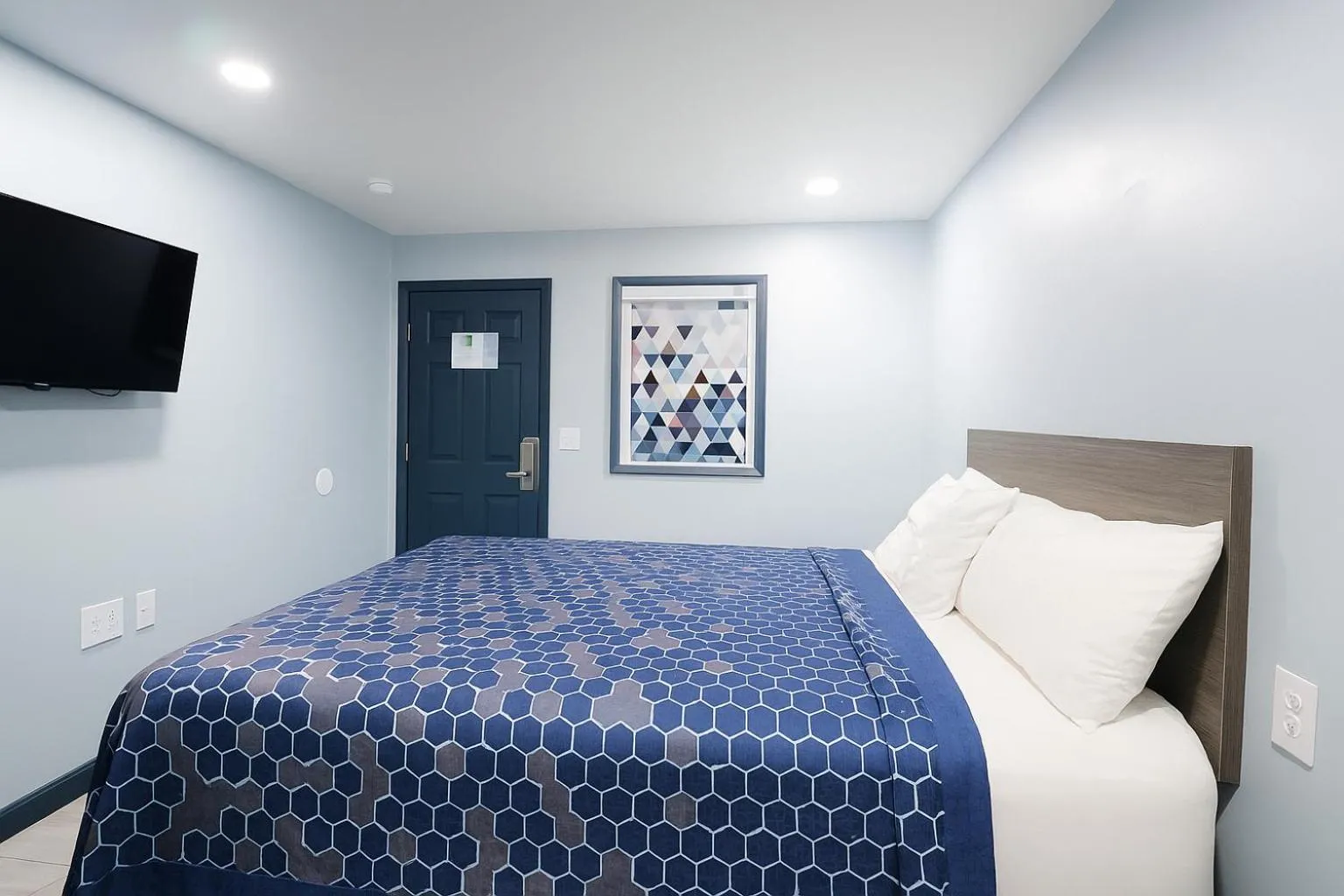 Bed in Hillsboro Inn & Suites