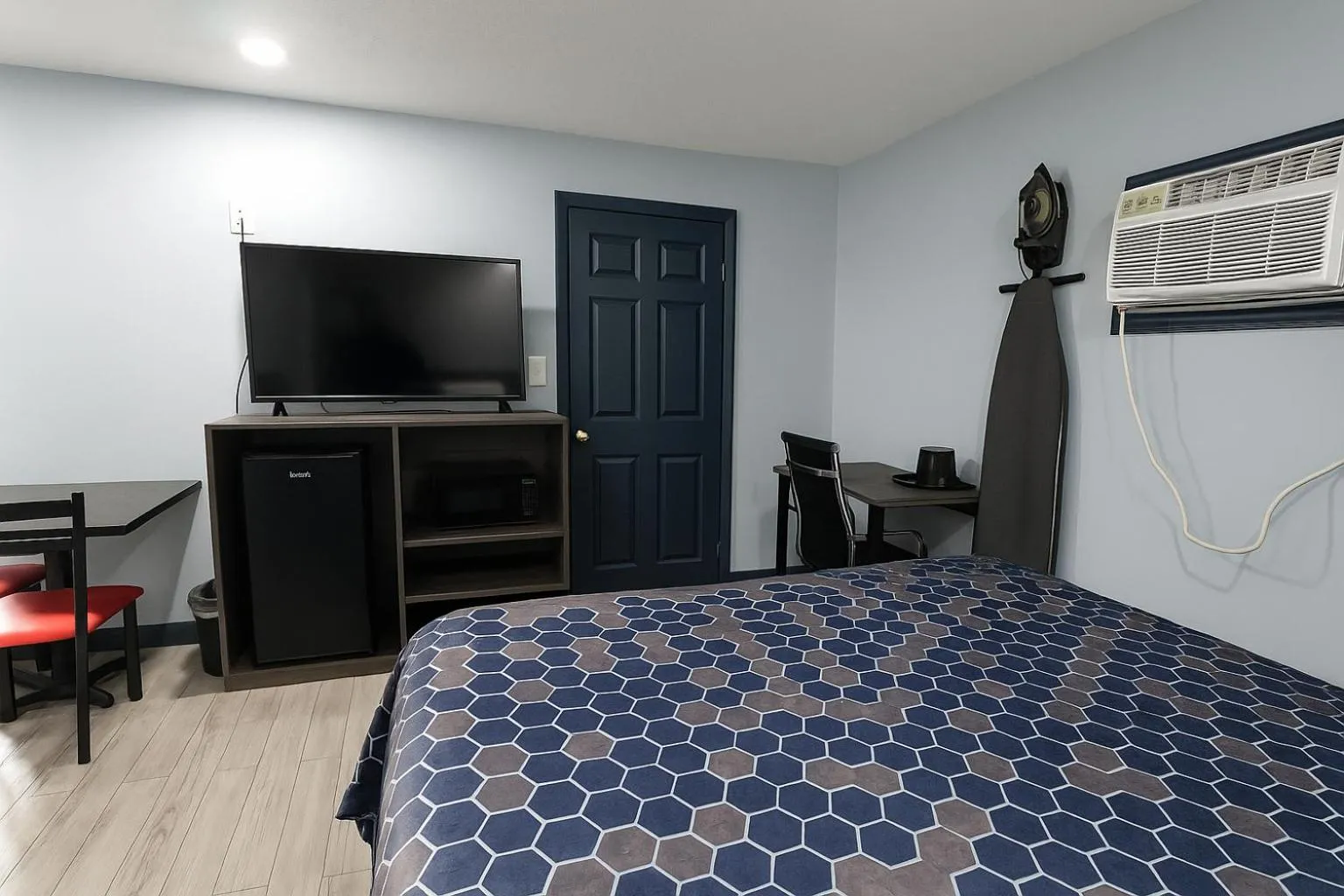 Bed in Hillsboro Inn & Suites