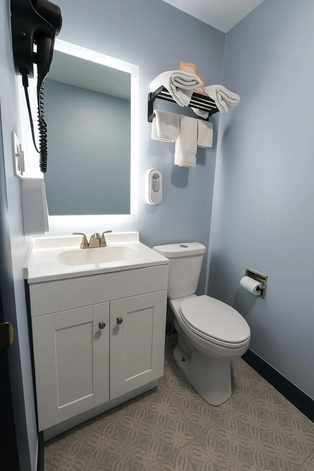 Hillsboro Inn & Suites