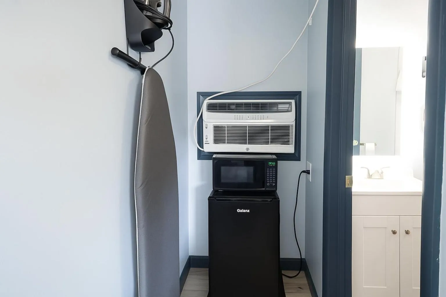 Hillsboro Inn & Suites