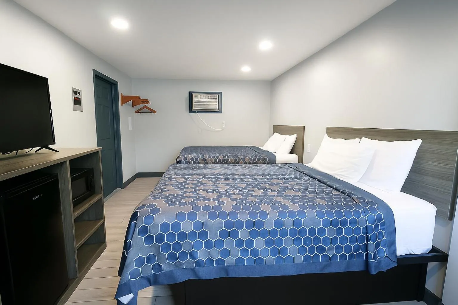 Bed in Hillsboro Inn & Suites