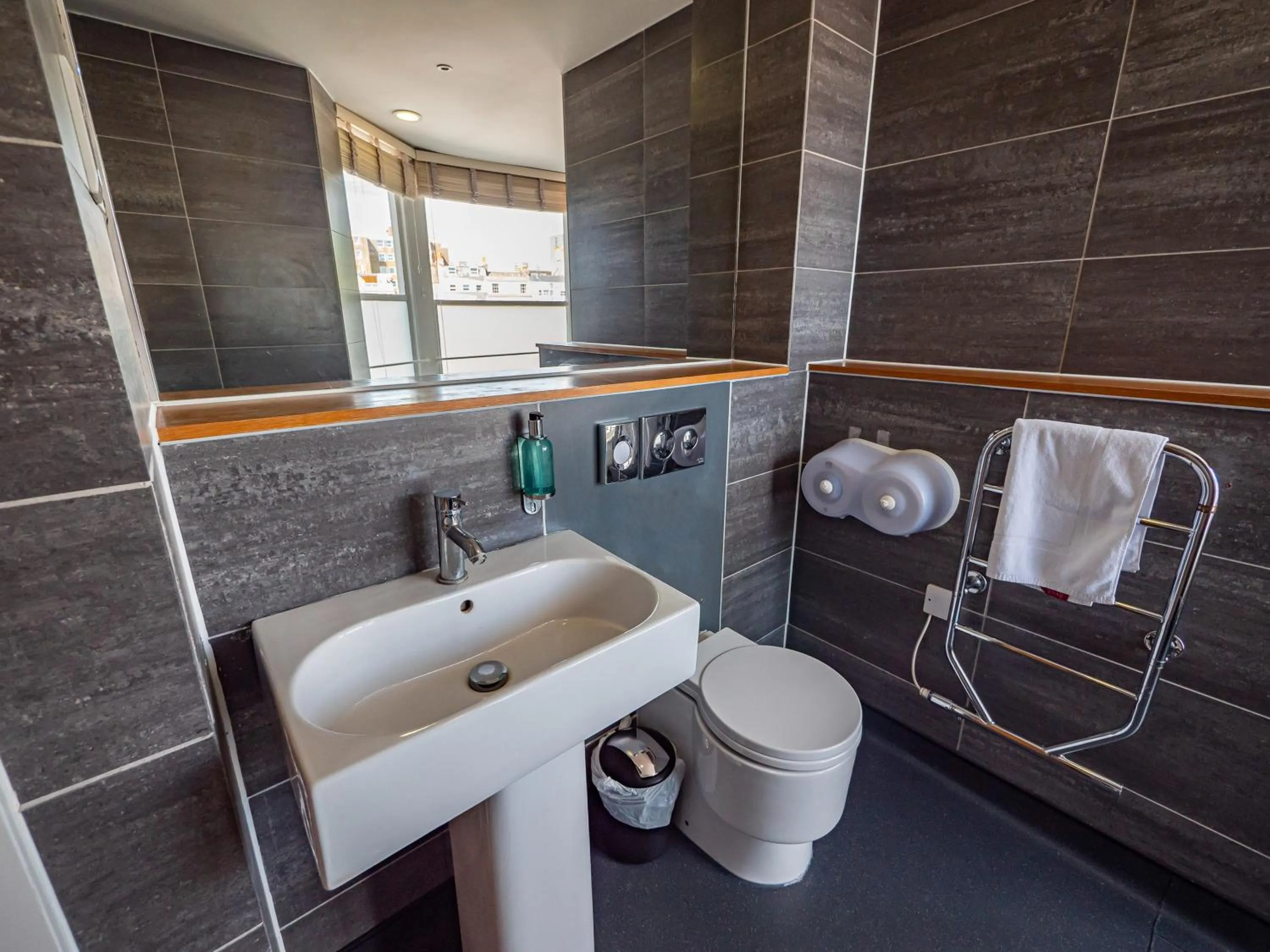 Shower in a&o Brighton Beach