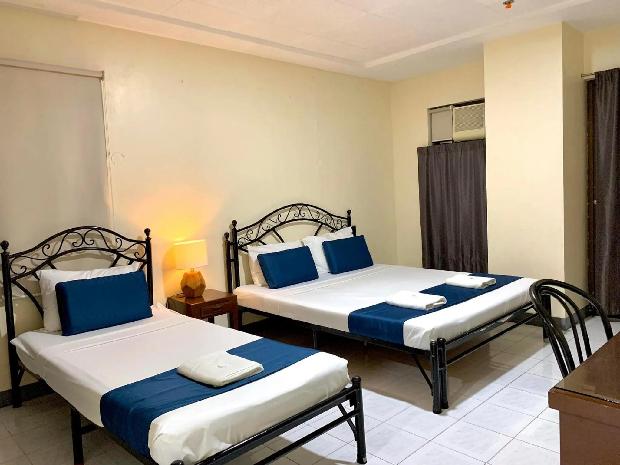 Bedroom, Bed in Fuente Hotel de Cebu