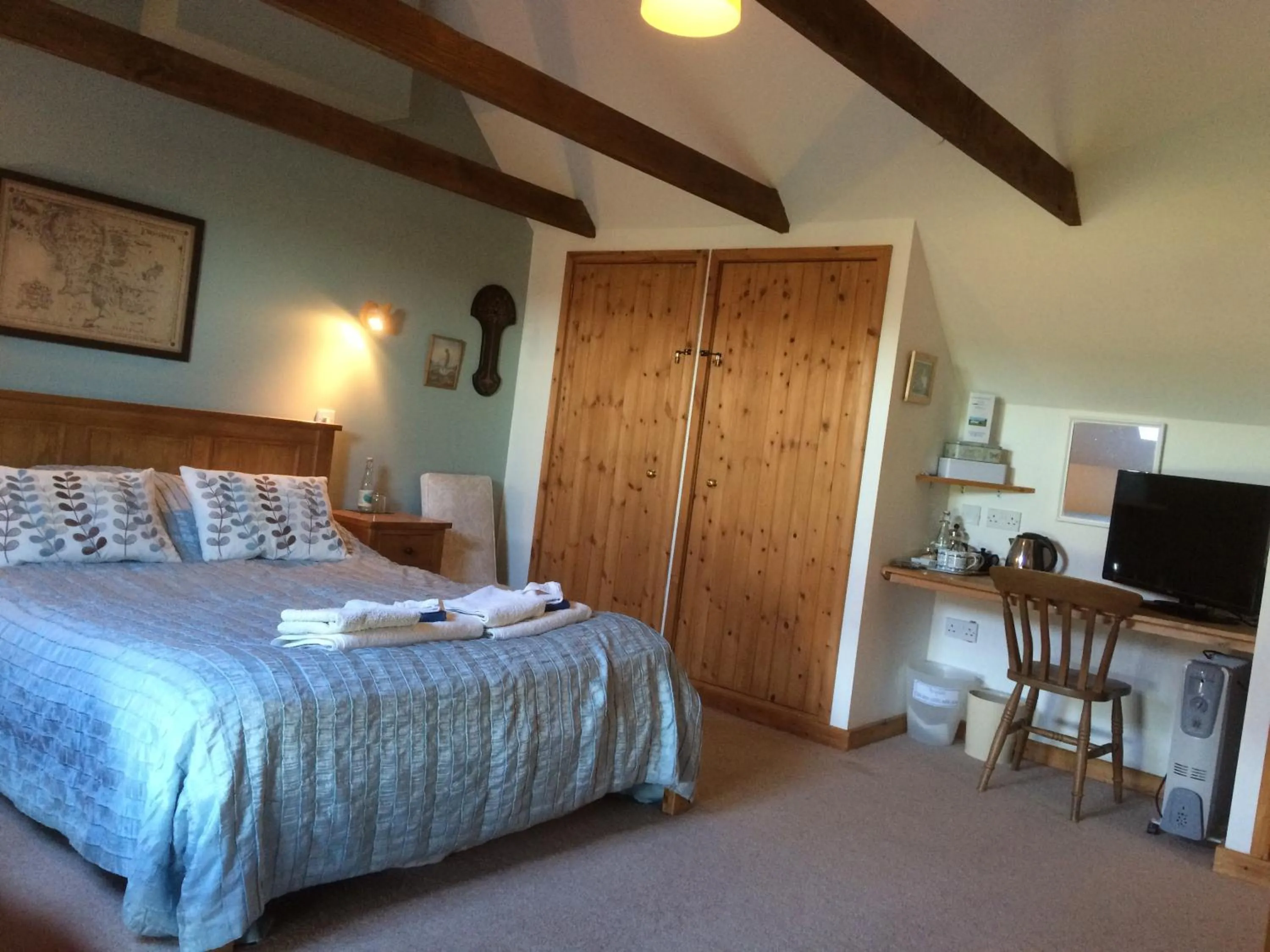 Photo of the whole room, Bed in Knockaloe Beg Farm