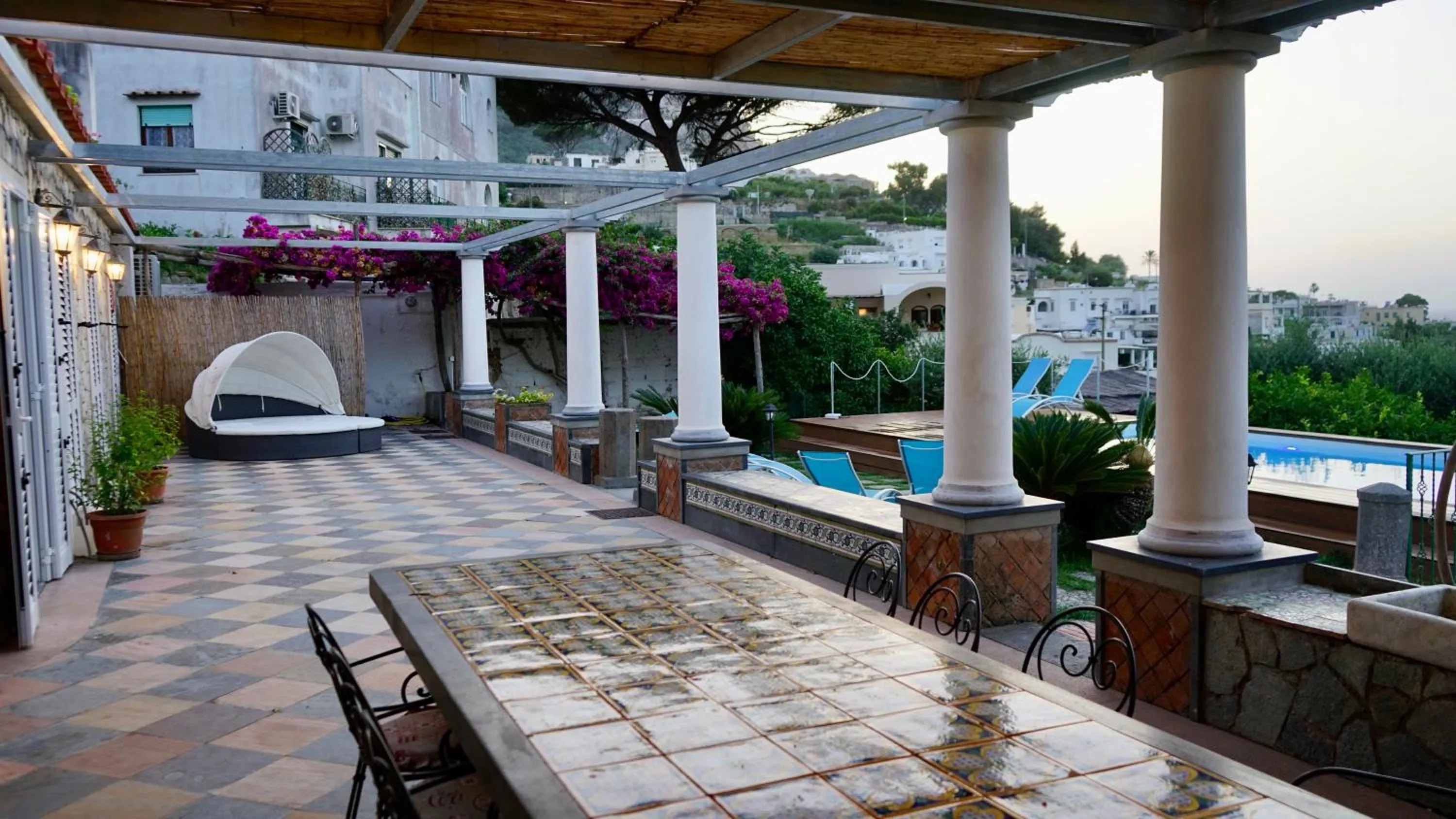 Patio in Villa Amalu Capri Piscina e Giardino