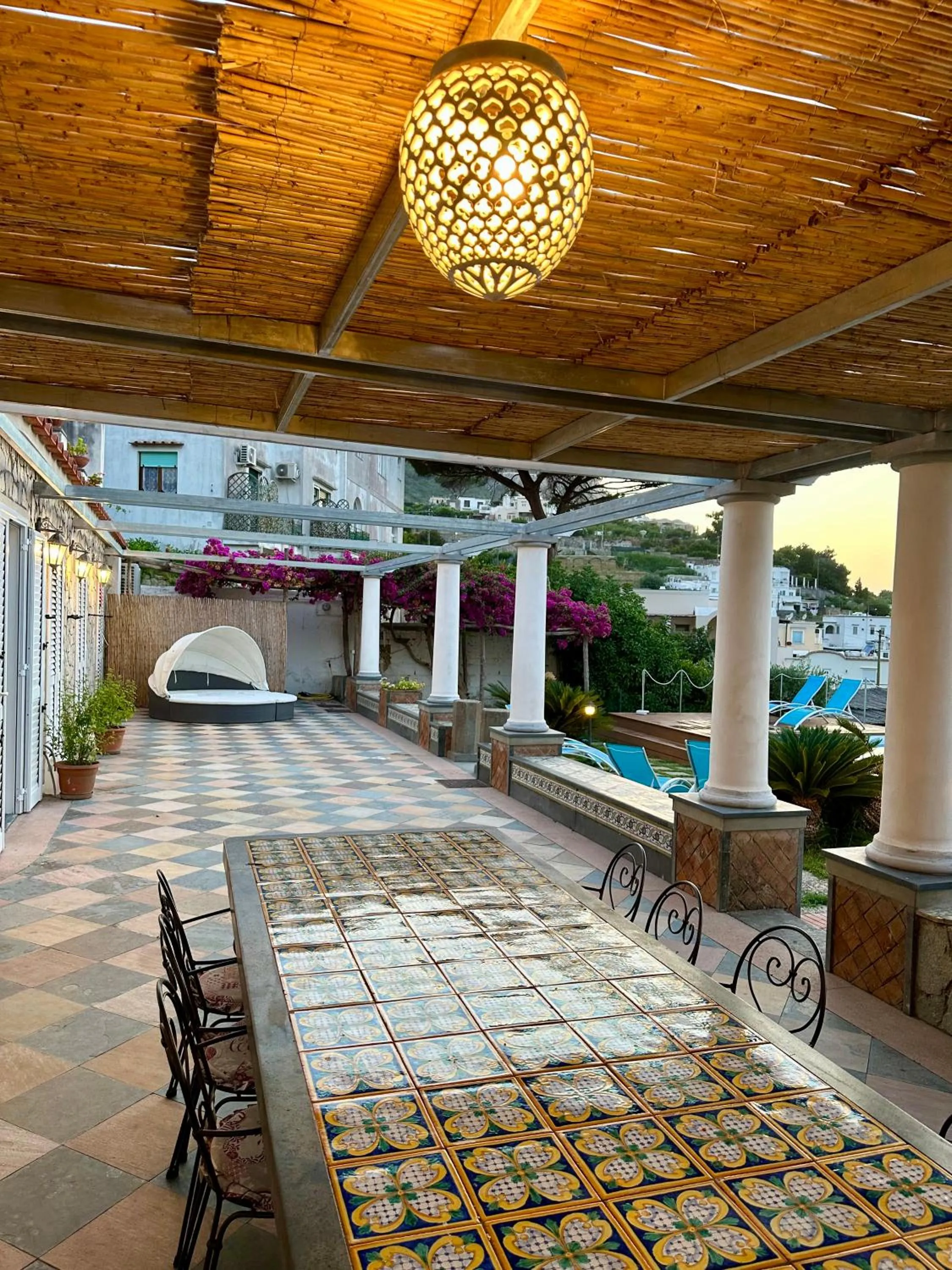 Patio in Villa Amalu Capri Piscina e Giardino