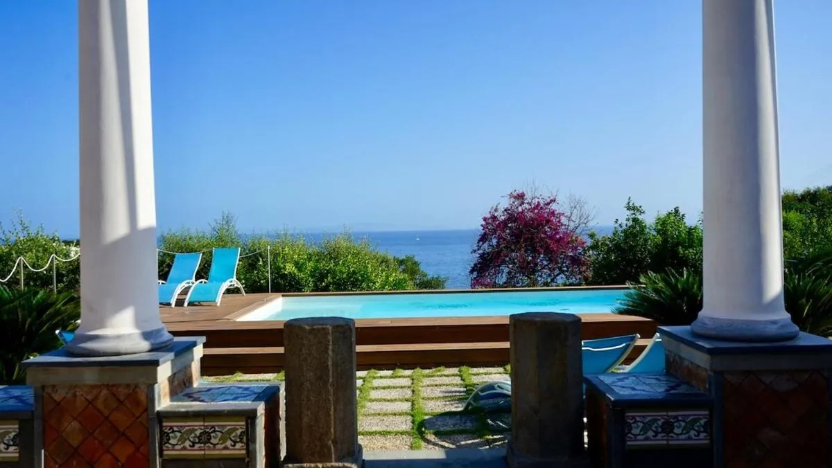 Swimming pool in Villa Amalu Capri Piscina e Giardino