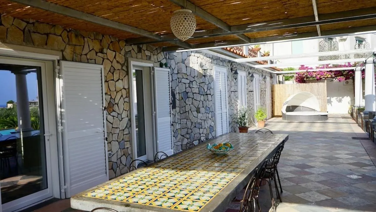 Patio in Villa Amalu Capri Piscina e Giardino