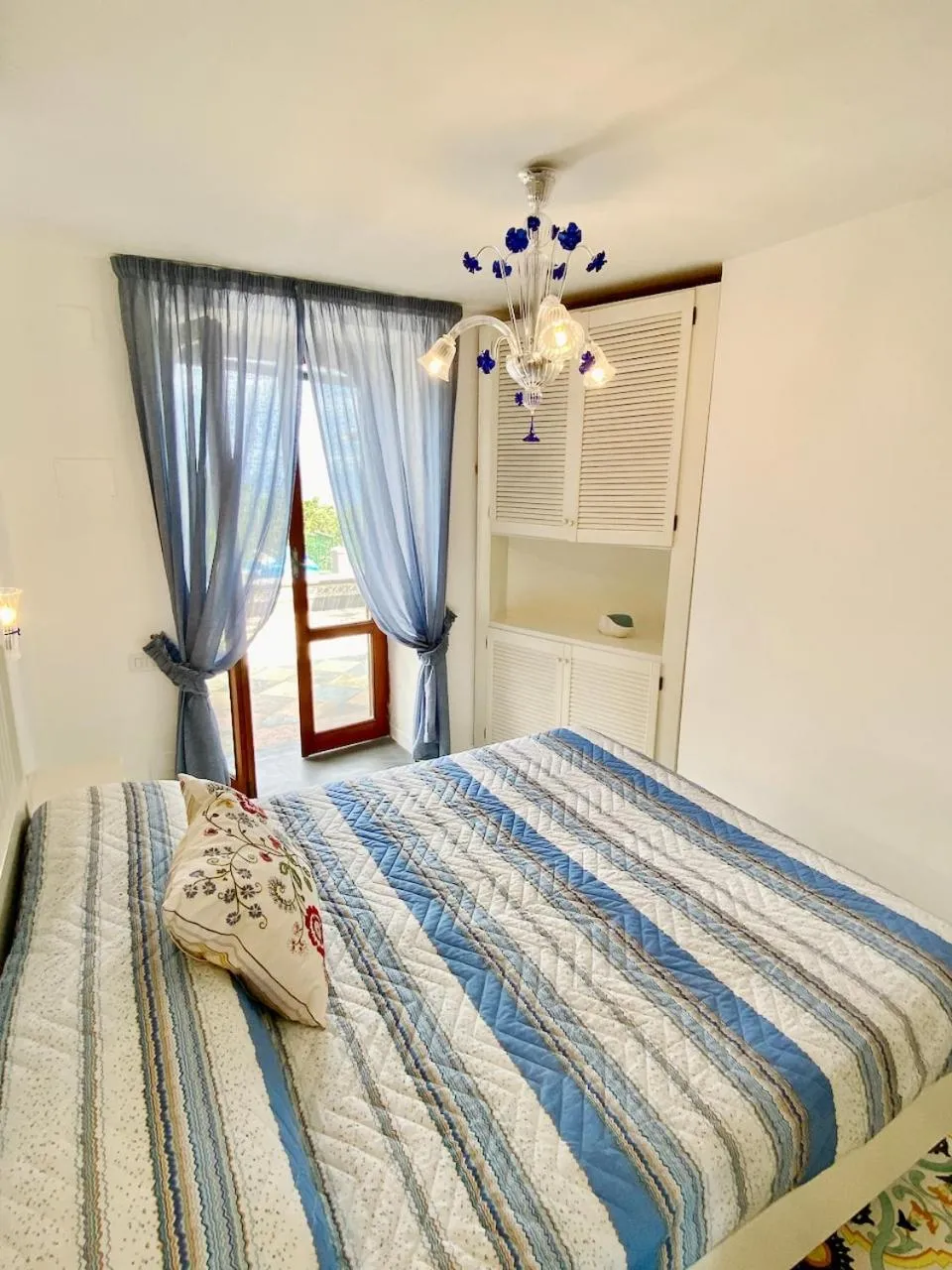 Photo of the whole room, Bed in Villa Amalu Capri Piscina e Giardino