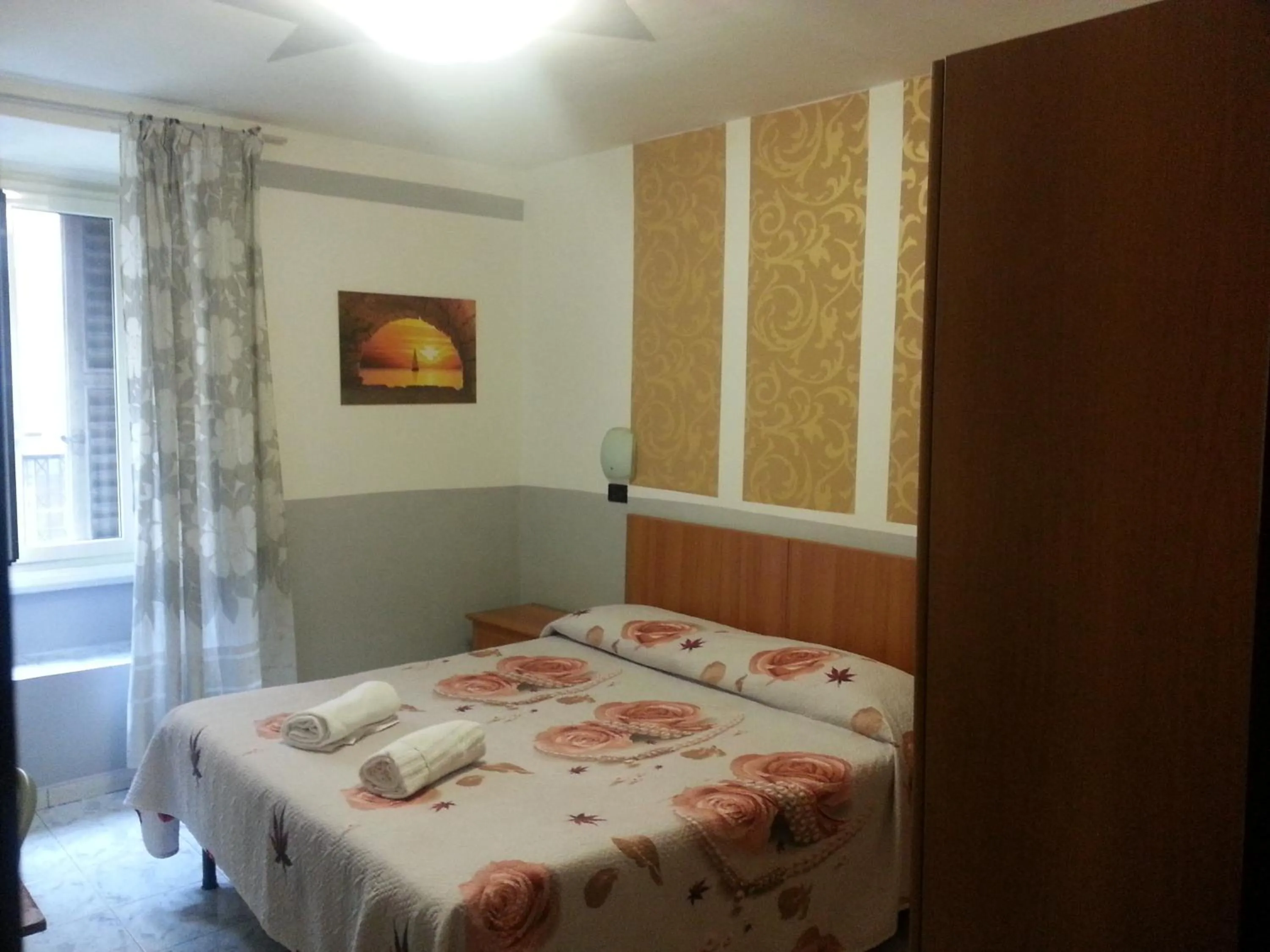 Roxena house
