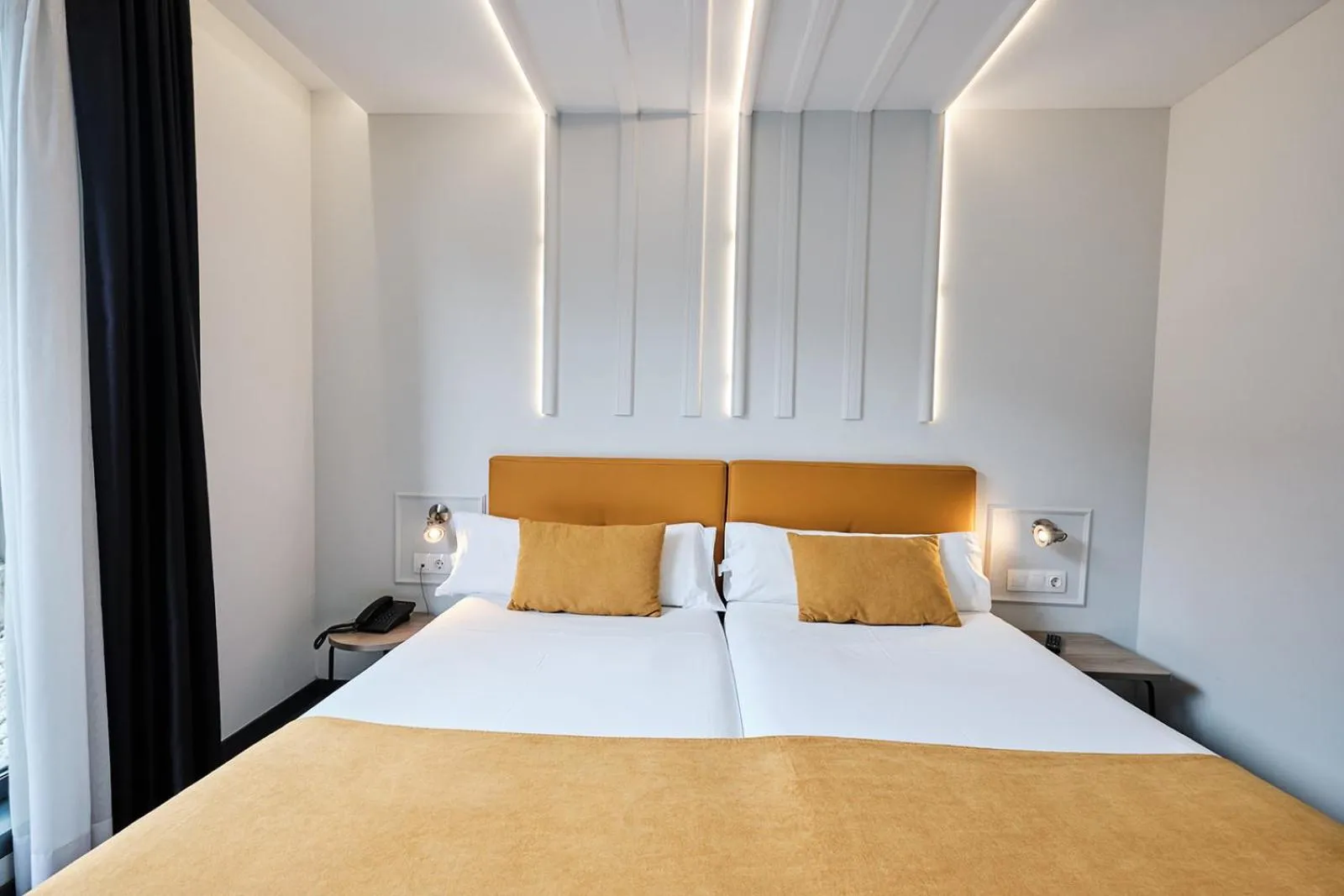 Photo of the whole room, Bed in Hotel Lux Santiago