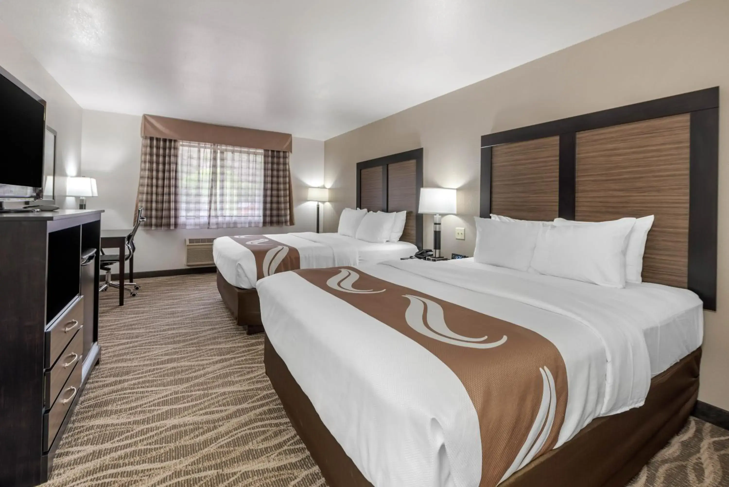 Bed in Quality Inn & Suites Bed in Quality Inn & Suites