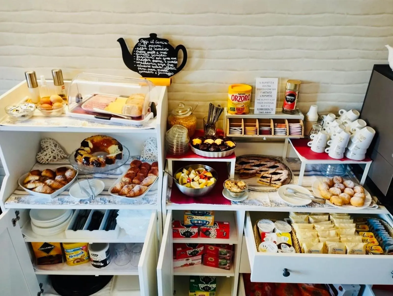 Breakfast in Gemini Suite