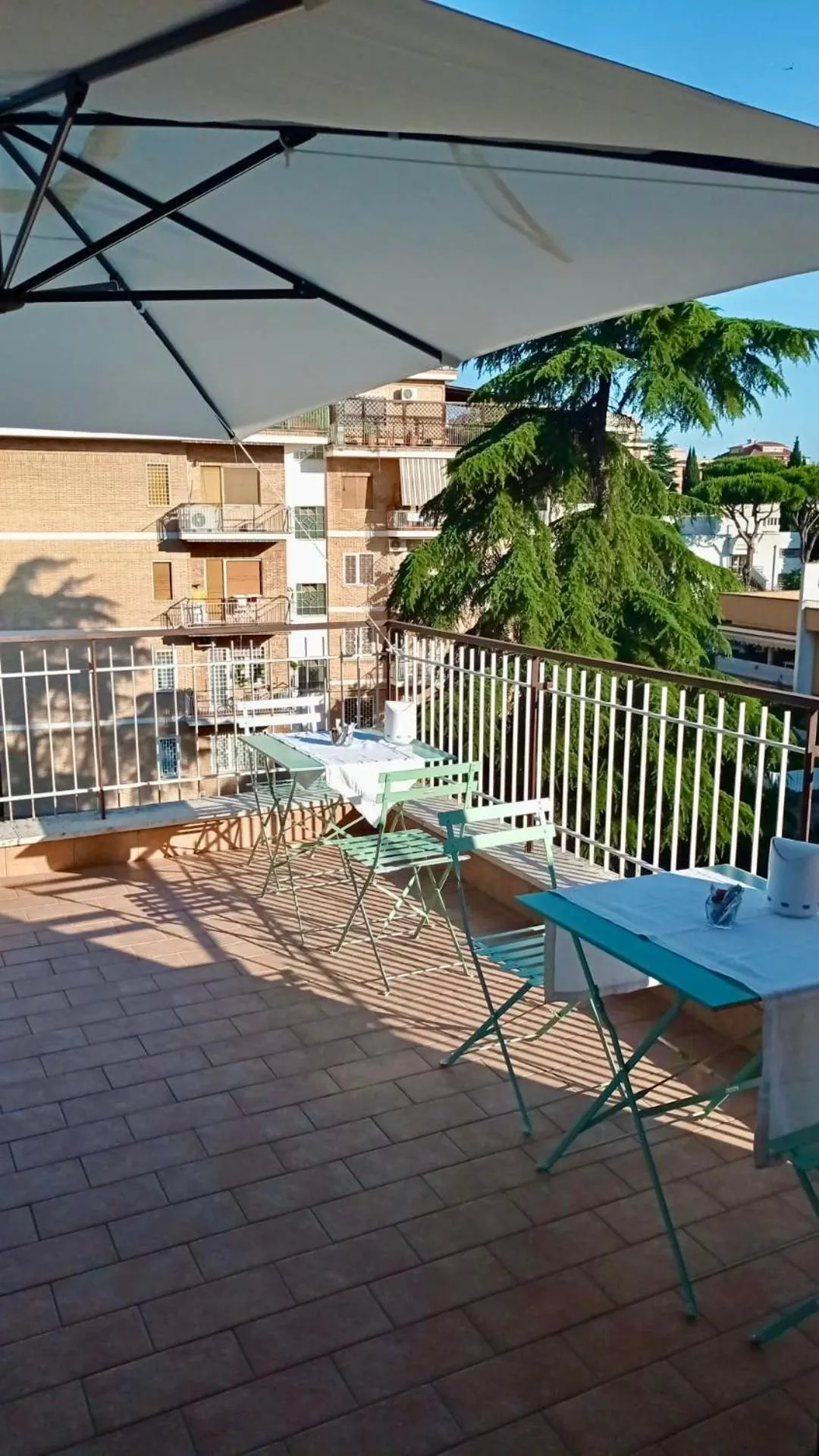 Restaurant/places to eat in Gemini Suite