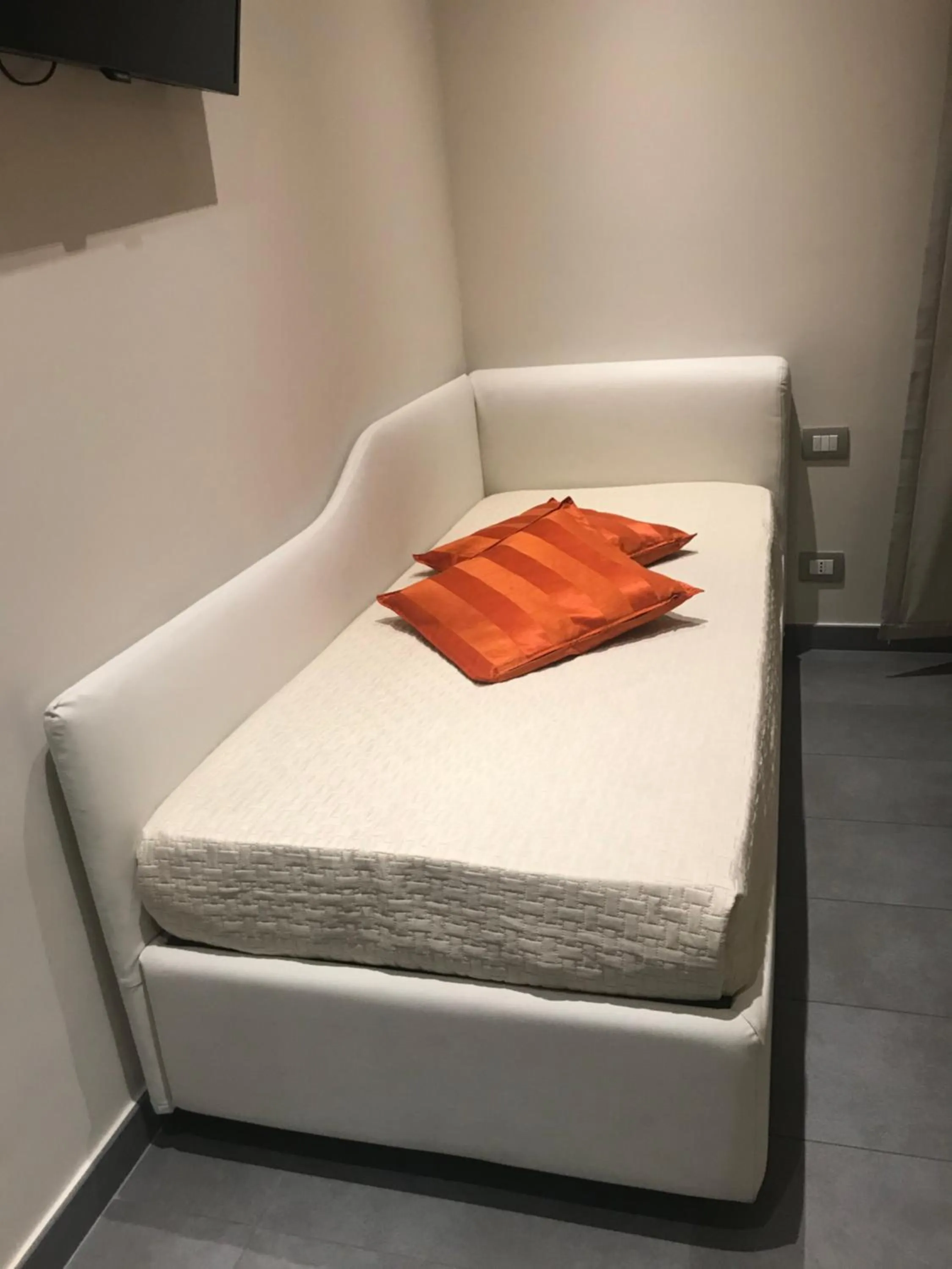 Bed in Gemini Suite