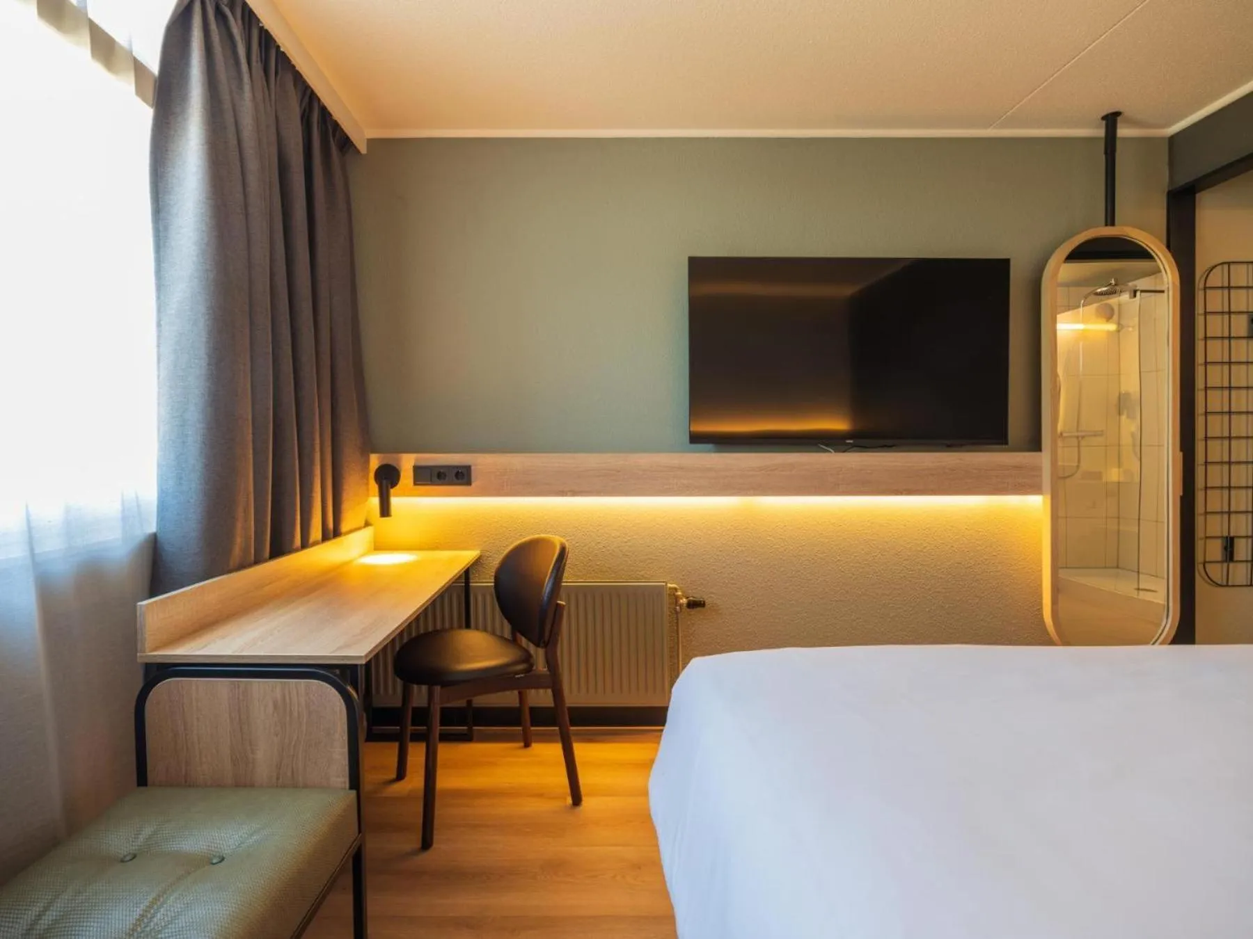 Photo of the whole room, Bed in Campanile Hotel & Restaurant Breda
