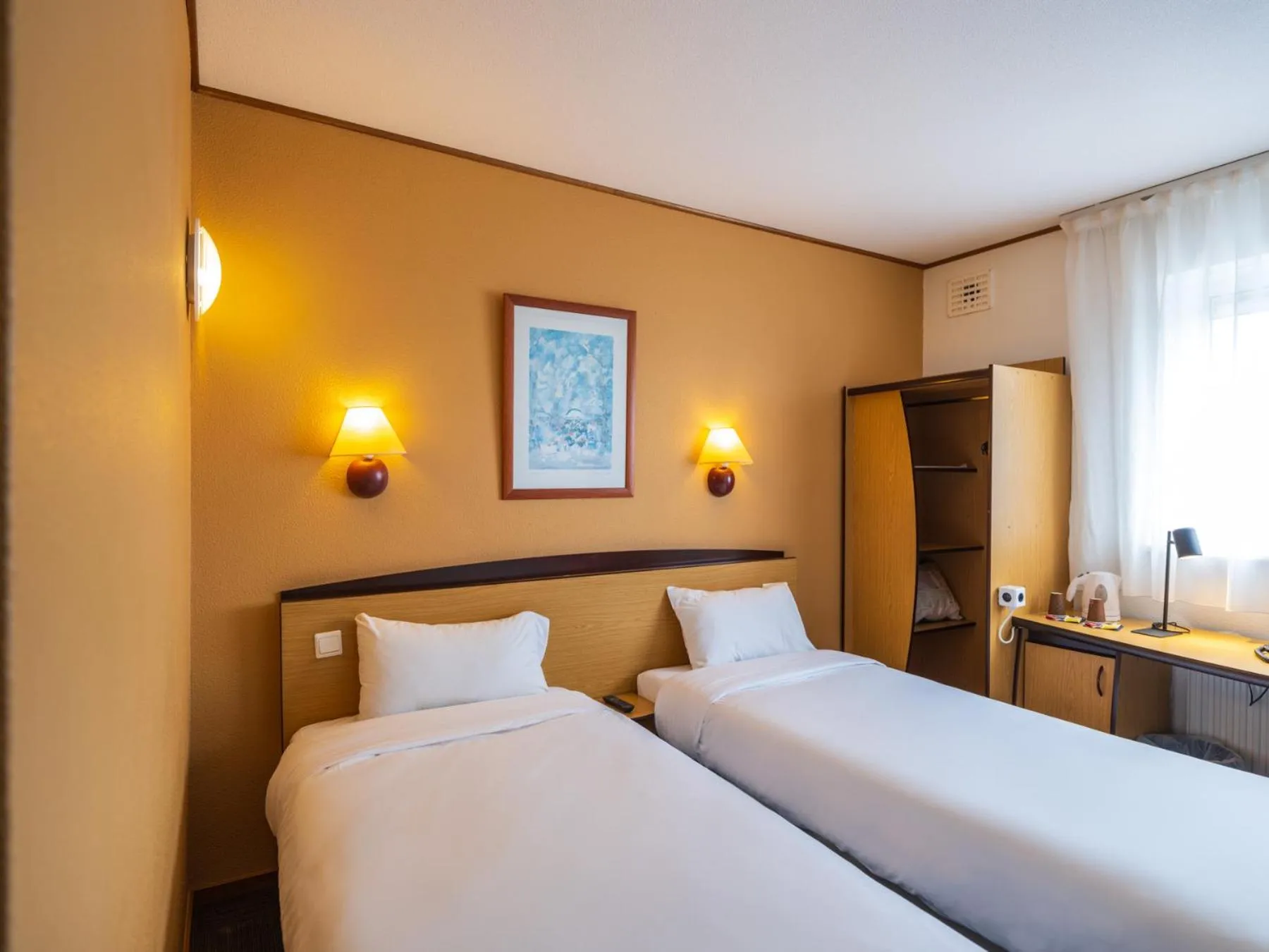 Bed in Campanile Hotel & Restaurant Breda