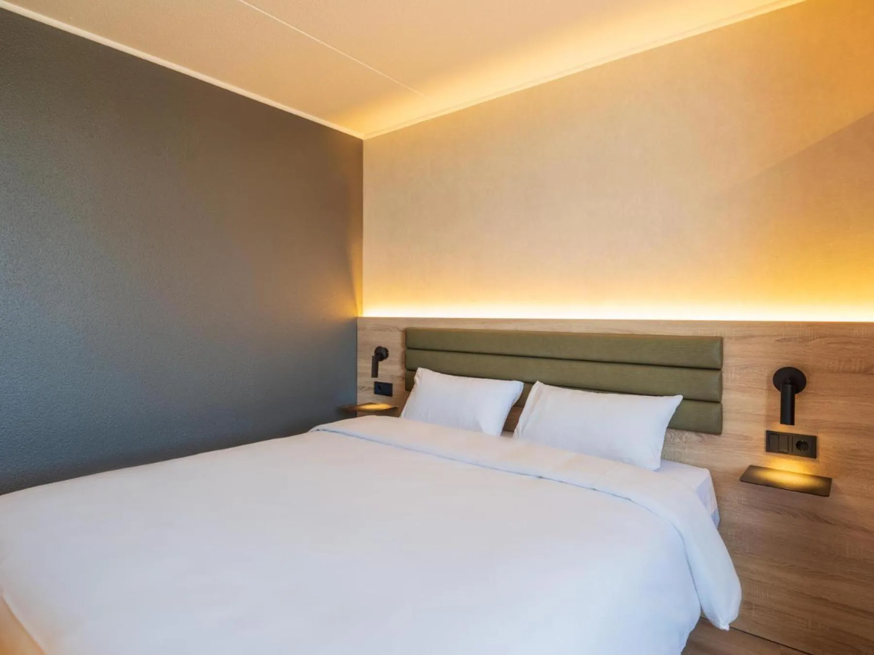 Bed in Campanile Hotel & Restaurant Breda
