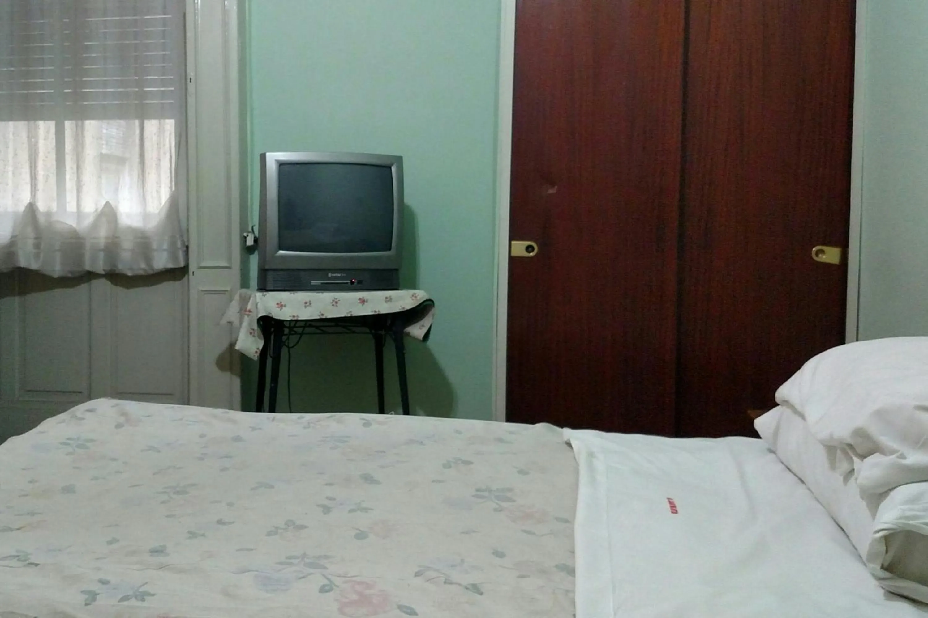 Photo of the whole room, Bed in Hotel San Martin