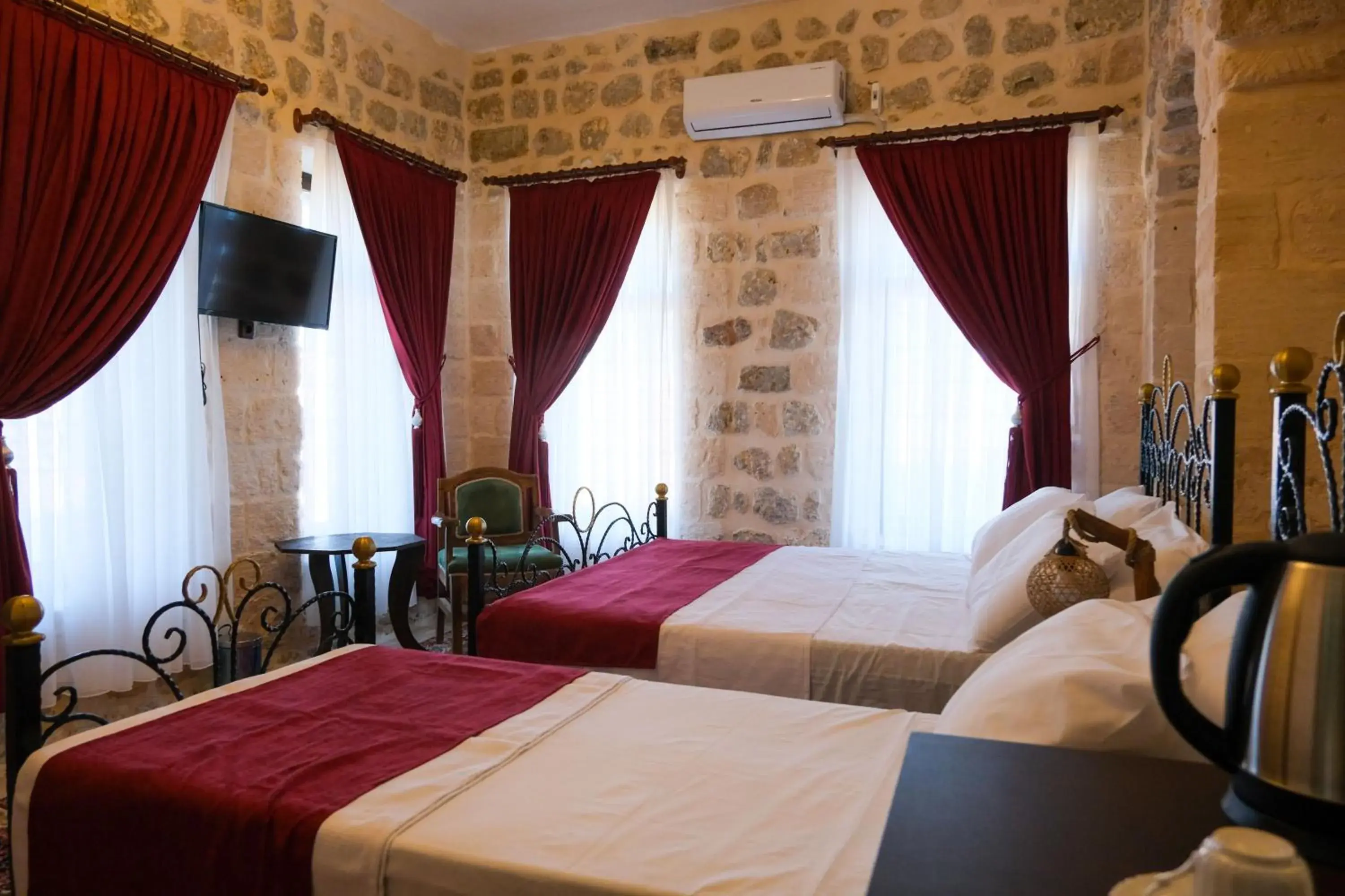 Bed in MİRSTONE TARİHİ KONAK Bed in MİRSTONE TARİHİ KONAK