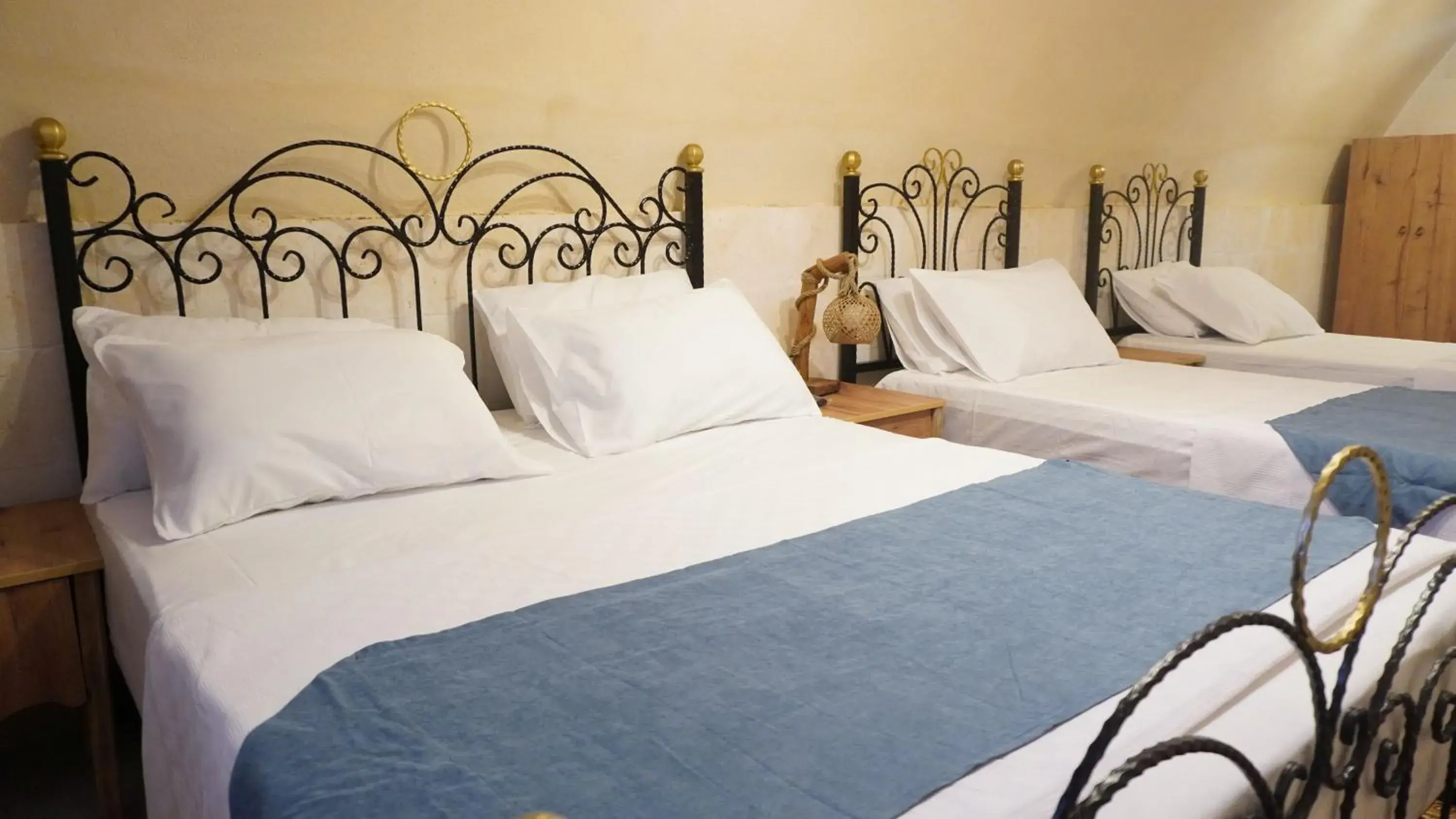 Bed in MİRSTONE TARİHİ KONAK Bed in MİRSTONE TARİHİ KONAK