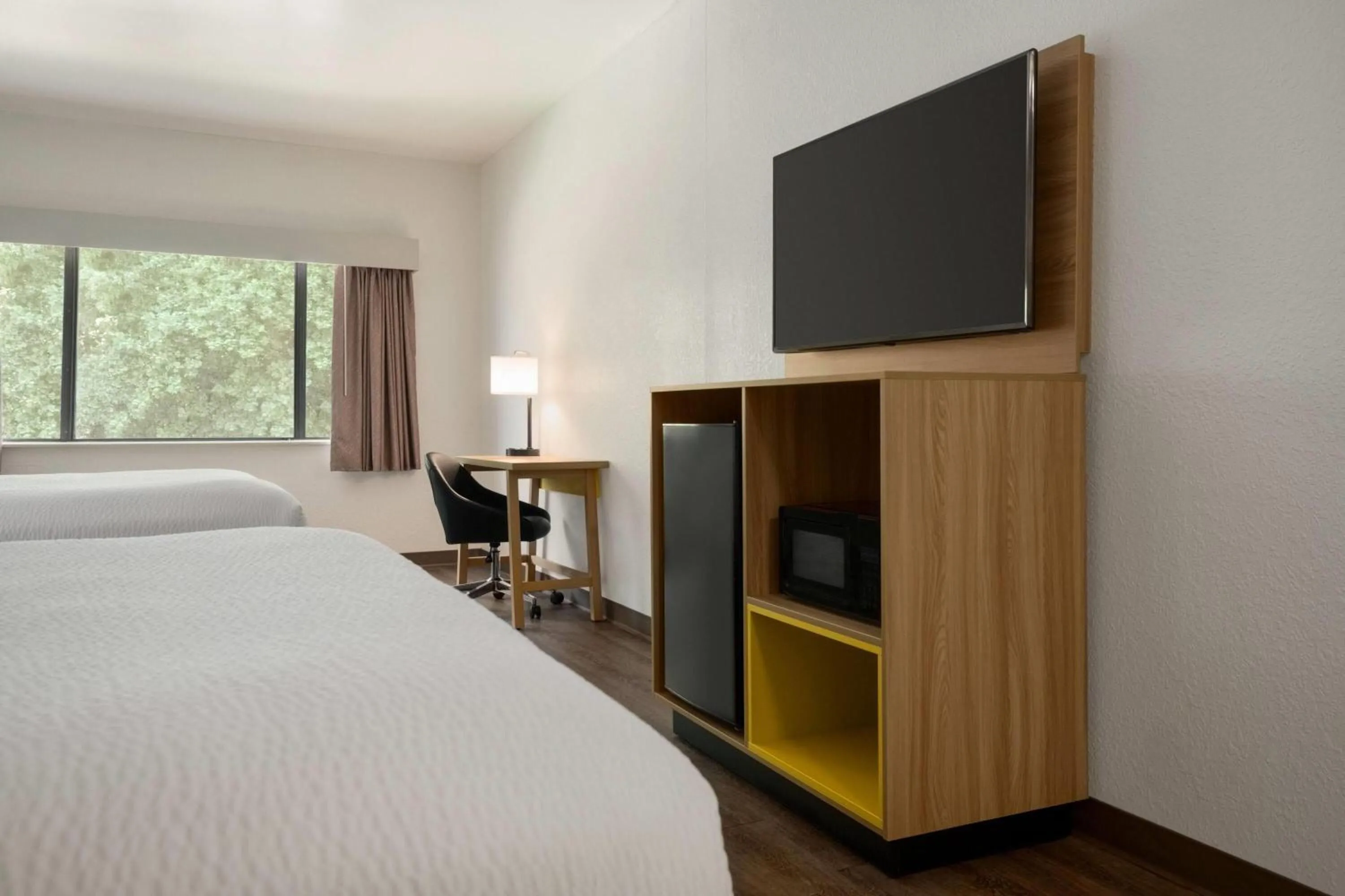 Photo of the whole room, Bed in Days Inn by Wyndham Lexington