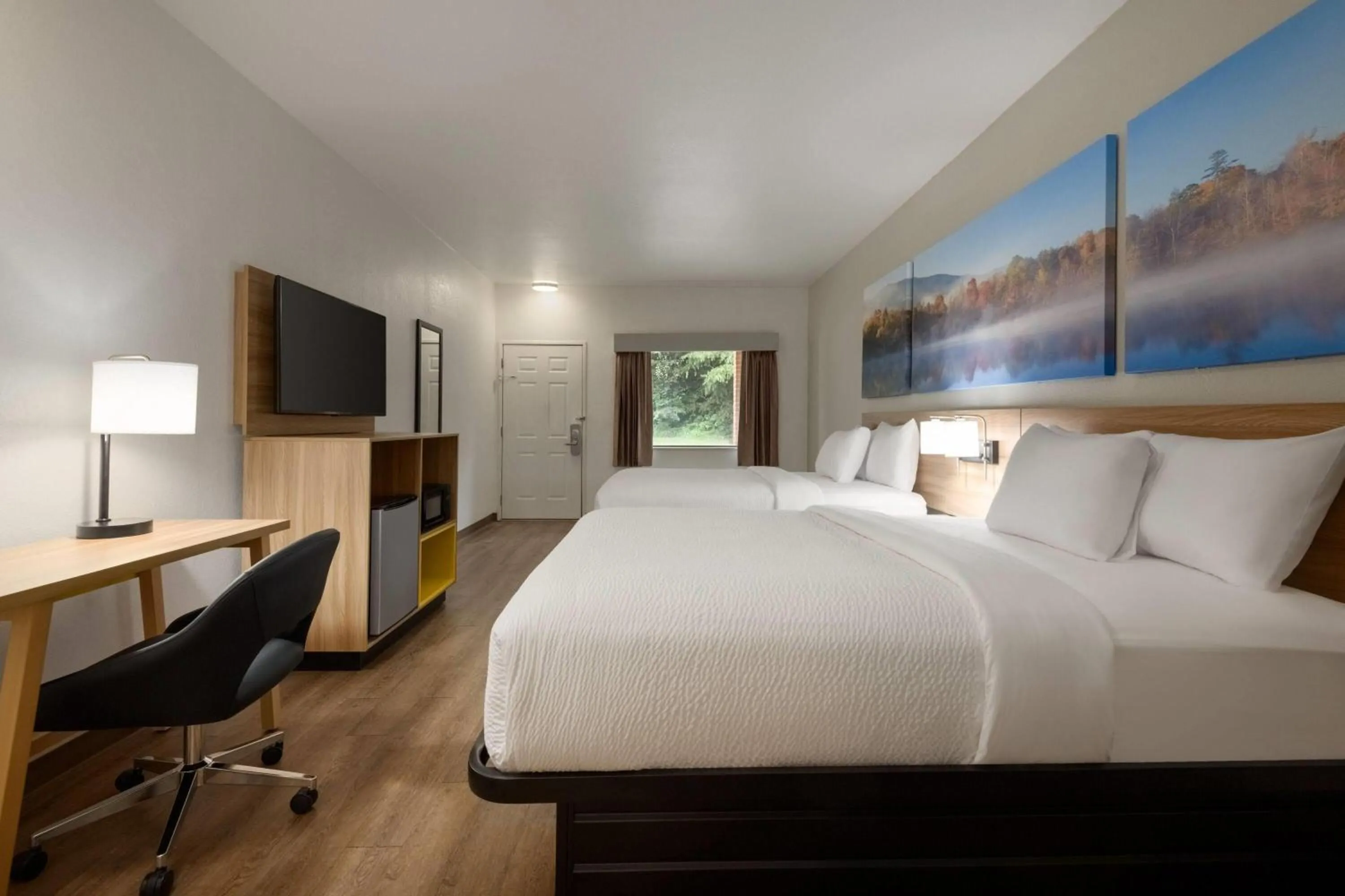 Photo of the whole room, Bed in Days Inn by Wyndham Lexington