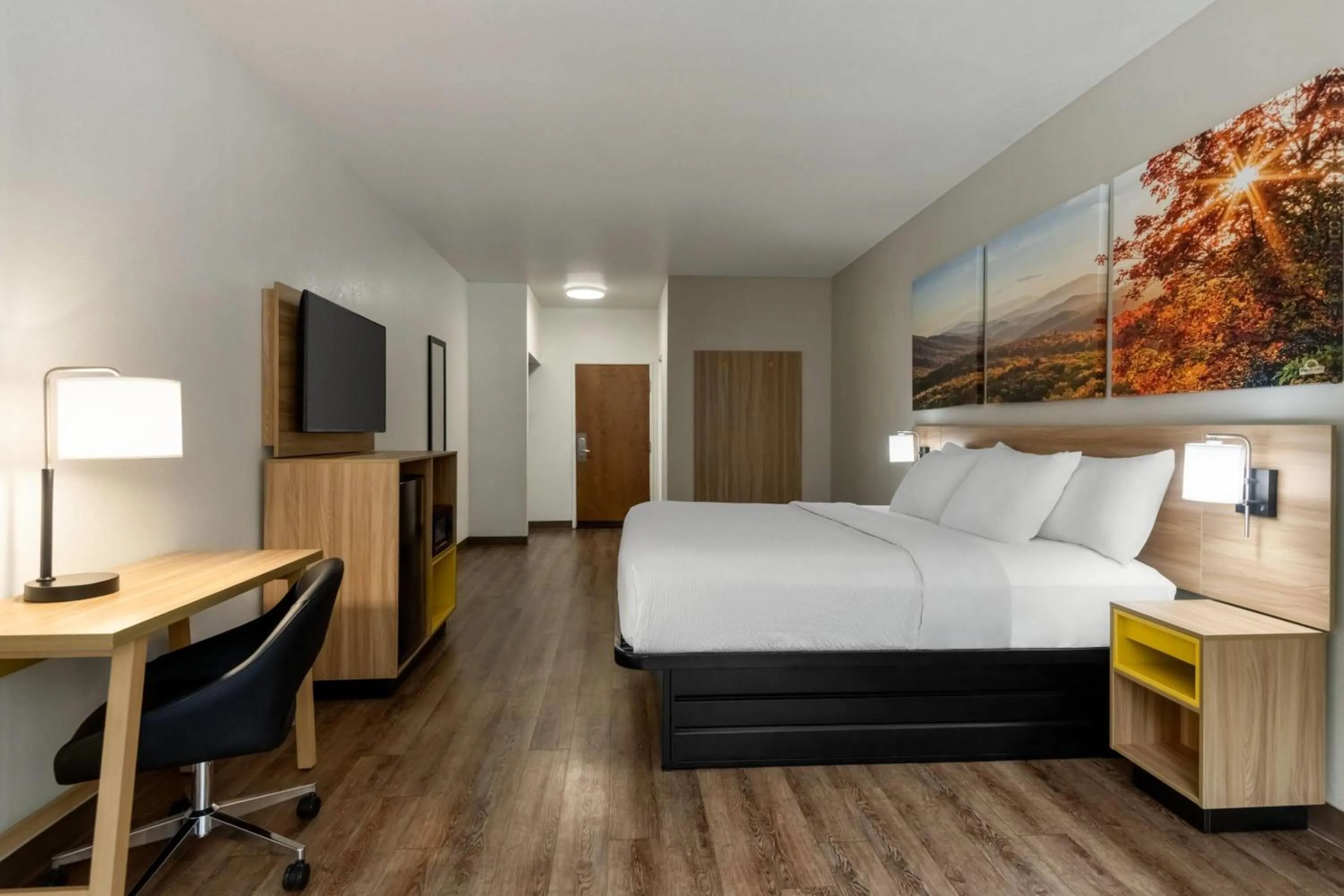 Photo of the whole room, Bed in Days Inn by Wyndham Lexington