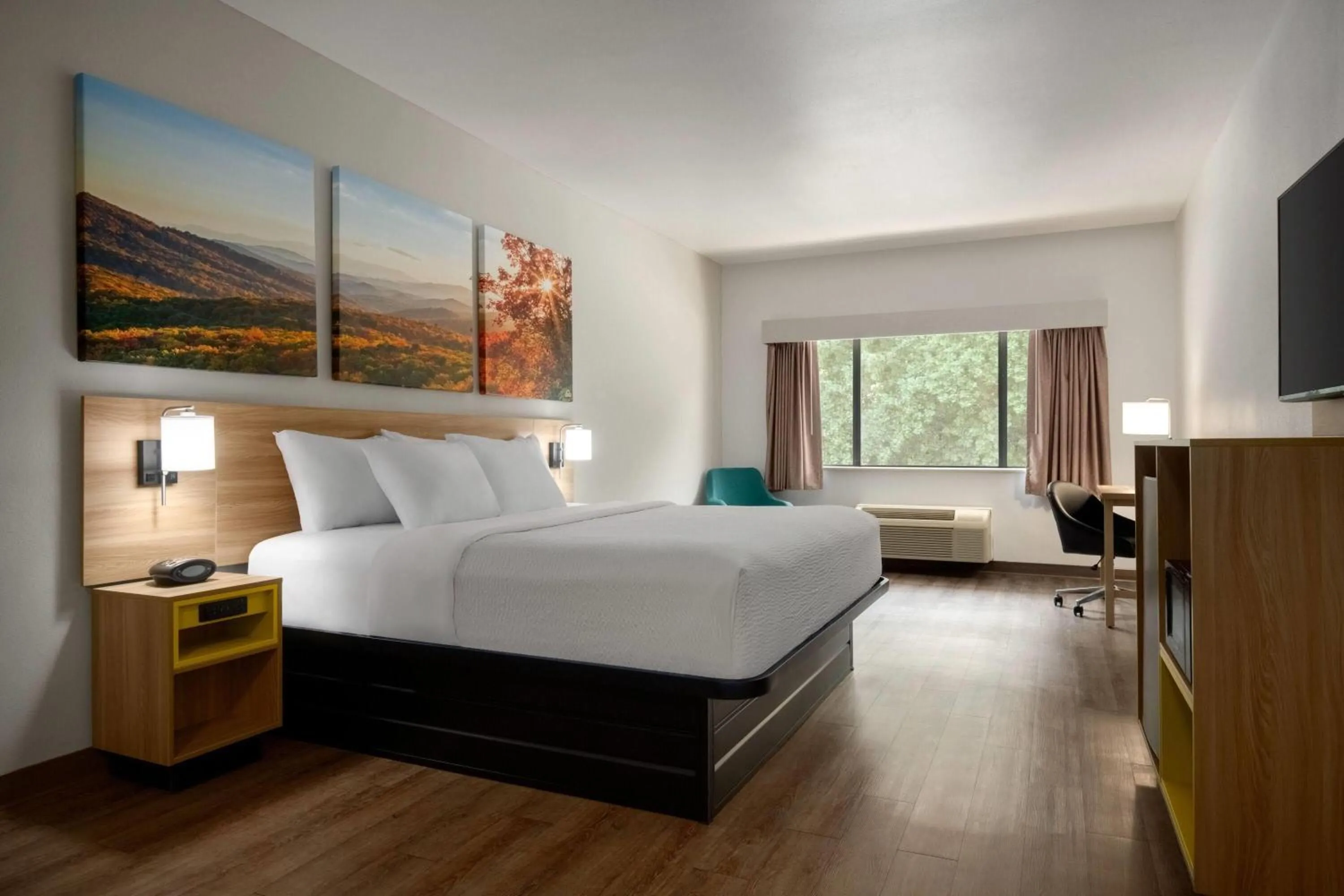 Photo of the whole room, Bed in Days Inn by Wyndham Lexington