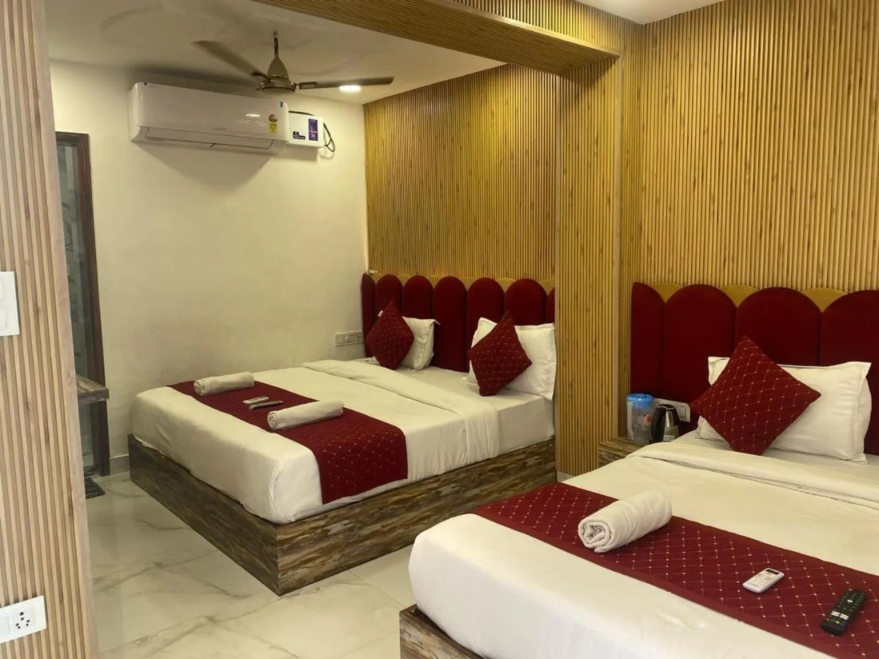 Photo of the whole room, Bed in HOTEL ROBIN