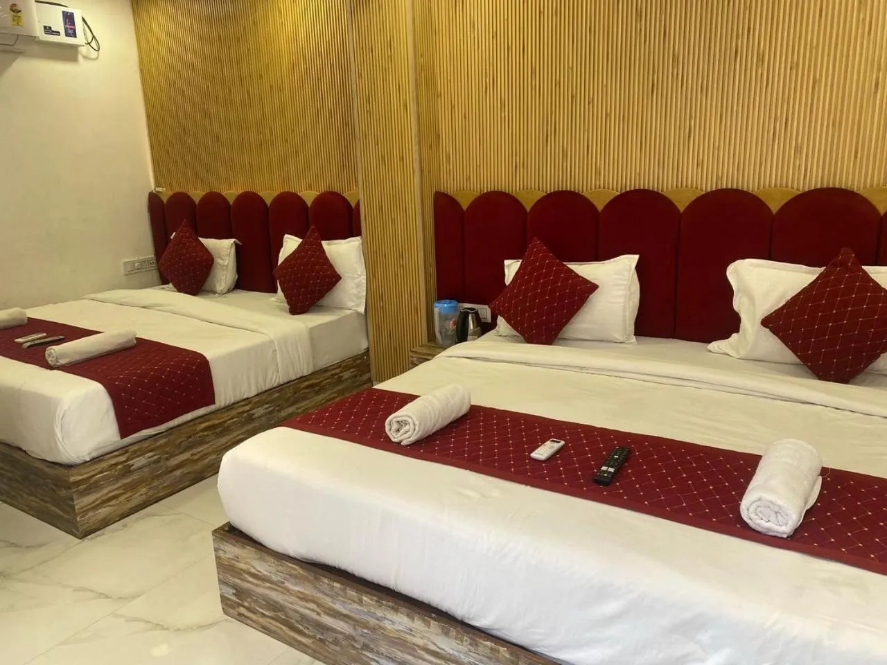 Photo of the whole room, Bed in HOTEL ROBIN