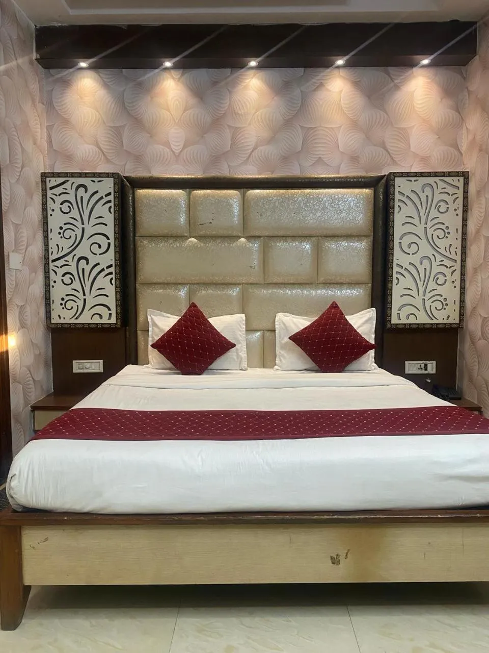 Photo of the whole room, Bed in HOTEL ROBIN