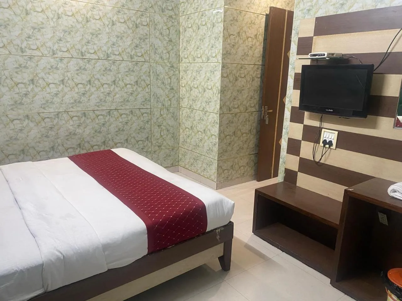 TV and multimedia, Bed in HOTEL ROBIN