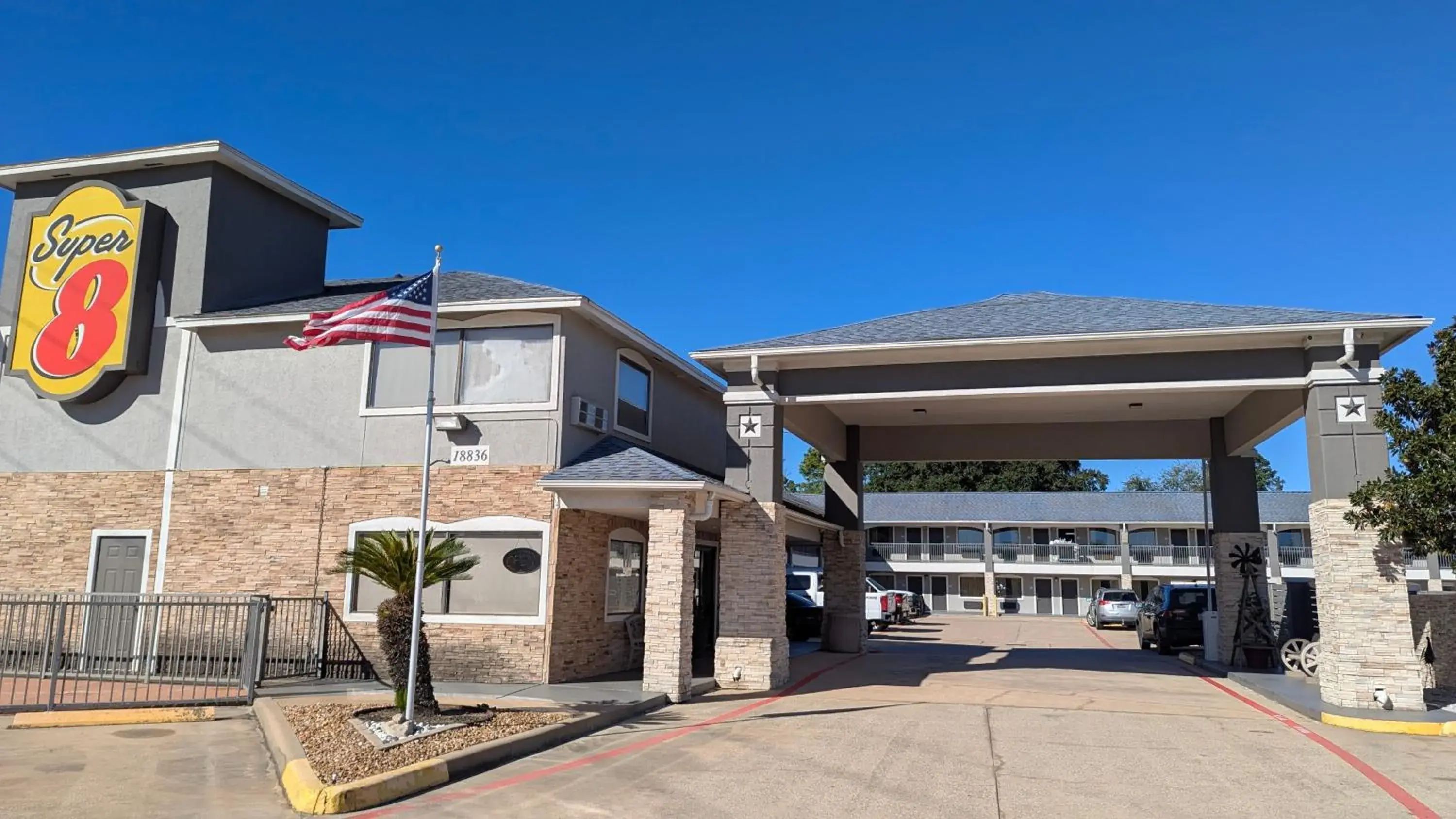 Property building in Super 8 by Wyndham Willowbrook Houston Property building in Super 8 by Wyndham Willowbrook Houston