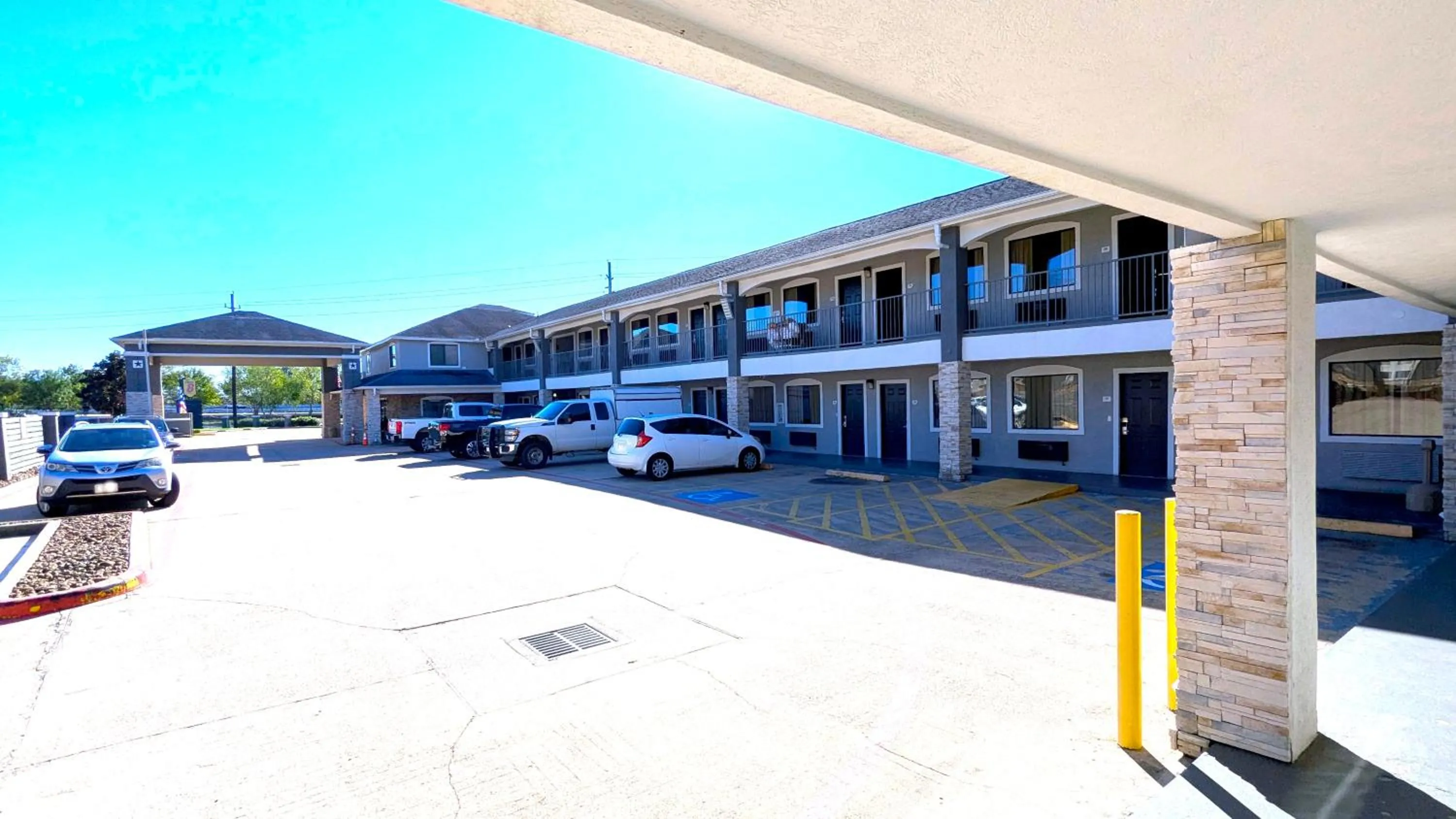 Parking in Super 8 by Wyndham Willowbrook Houston