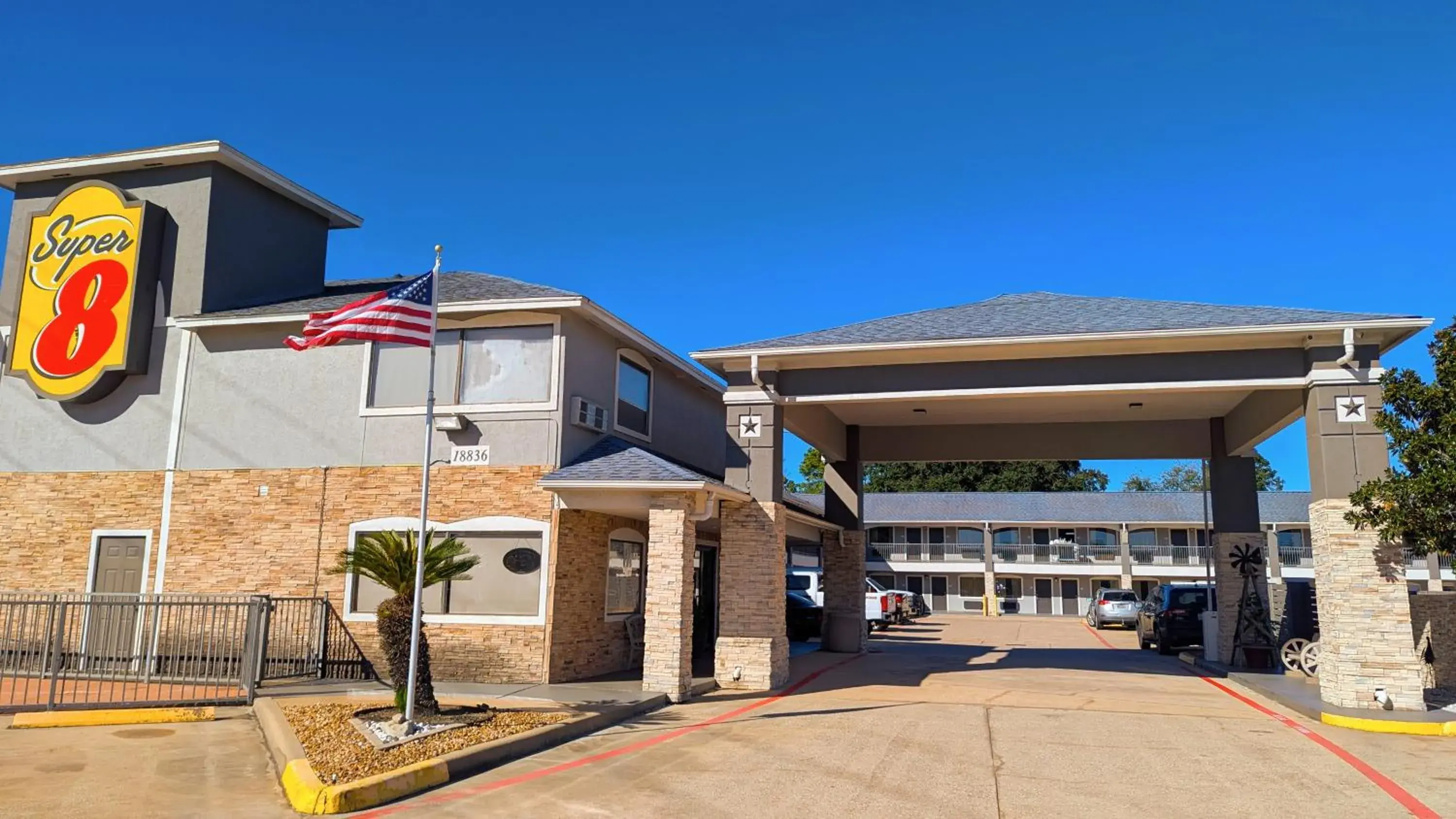 Property building in Super 8 by Wyndham Willowbrook Houston Property building in Super 8 by Wyndham Willowbrook Houston