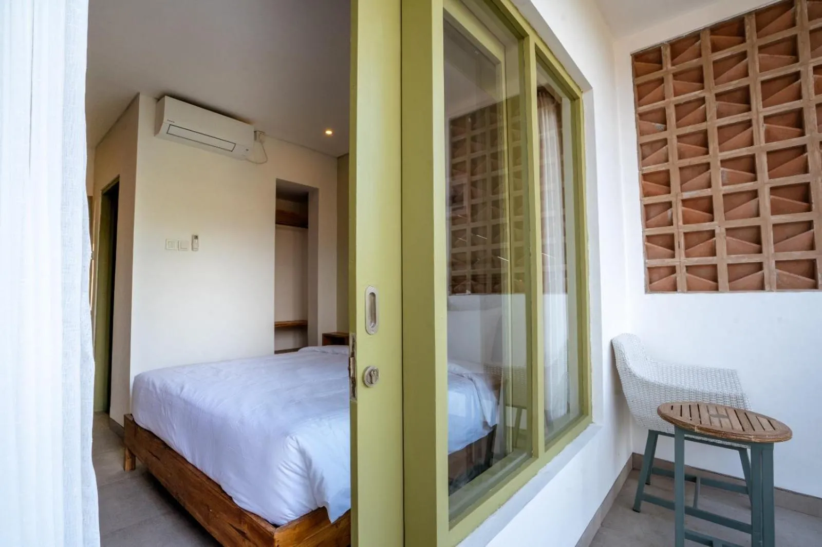 Honu Studio Living