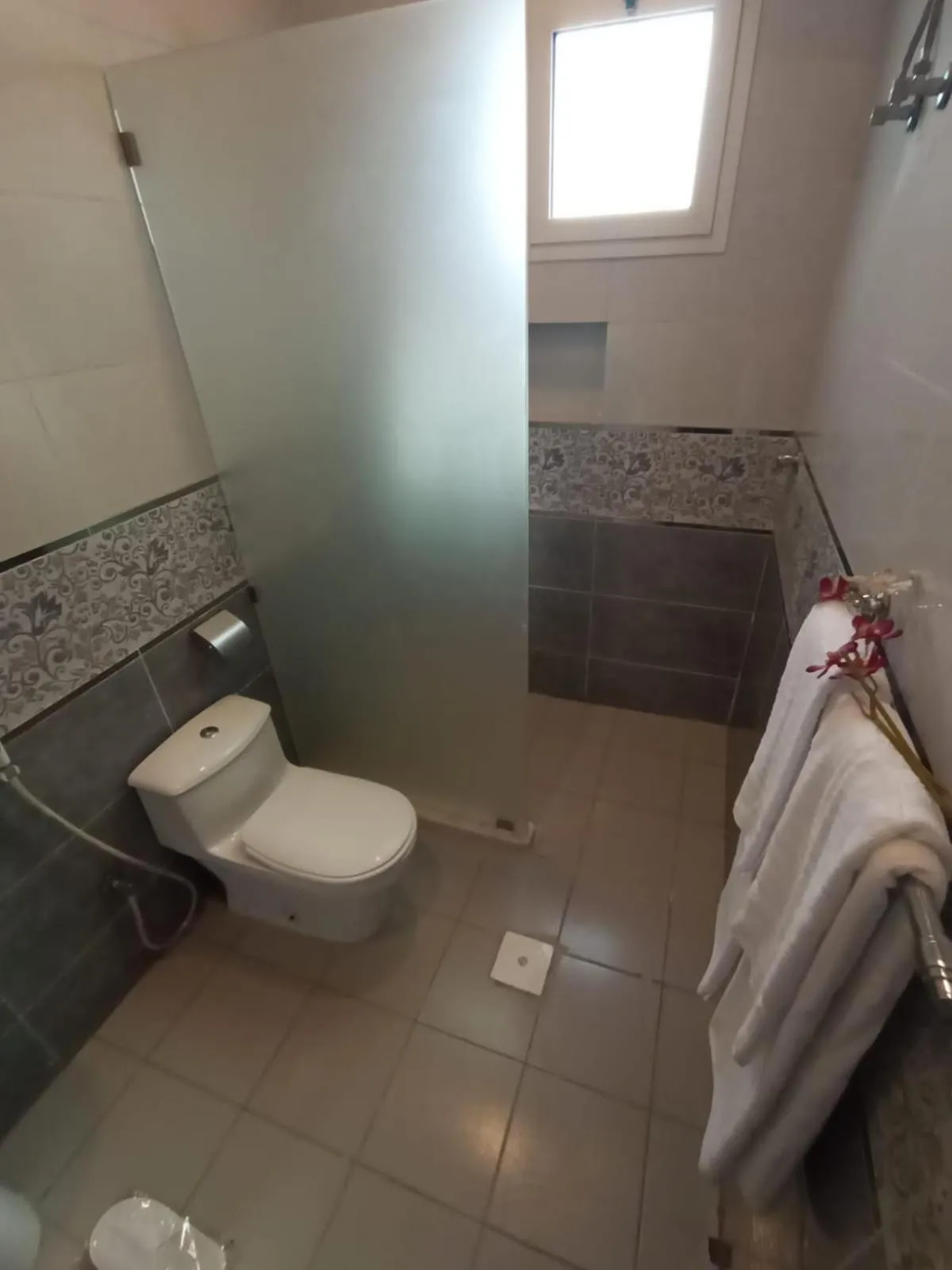 Bathroom in GOLDEN NEW UMU ALQURAA Hotel