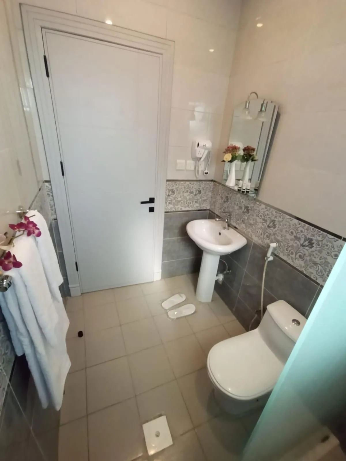 Shower in GOLDEN NEW UMU ALQURAA Hotel