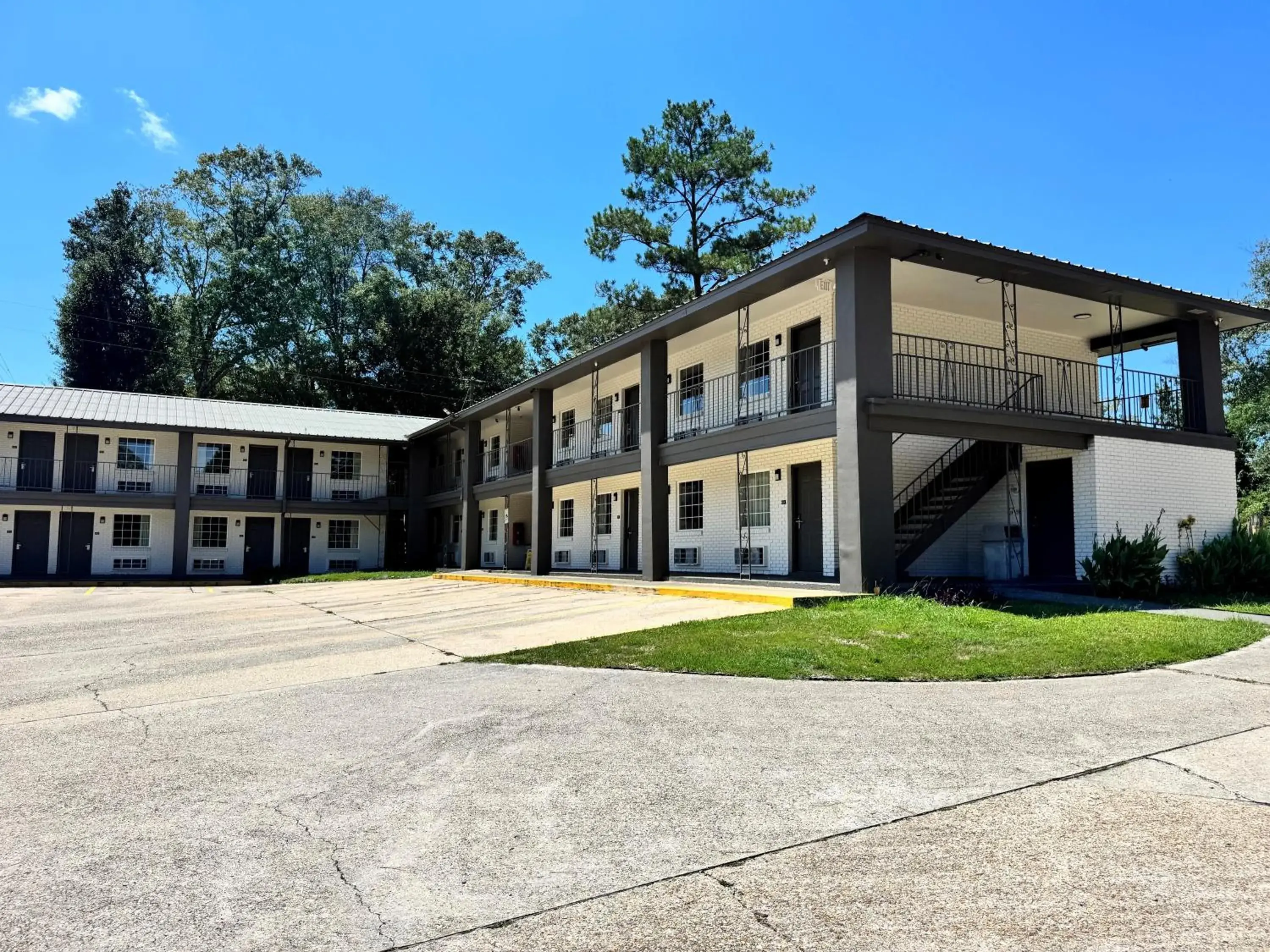 Property building in Super 8 by Wyndham Picayune Property building in Super 8 by Wyndham Picayune