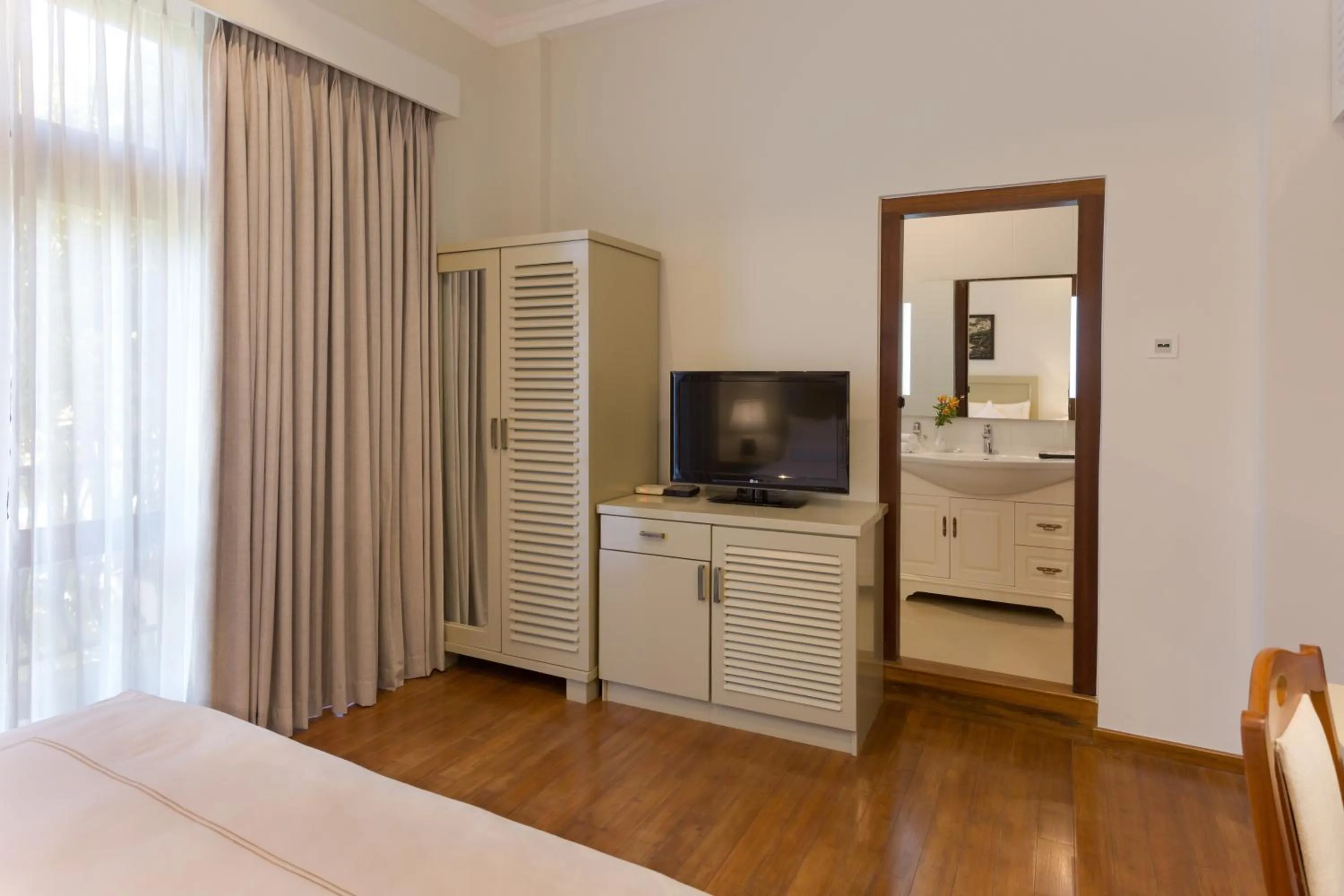 TV and multimedia, Bed in Serene Villa 38