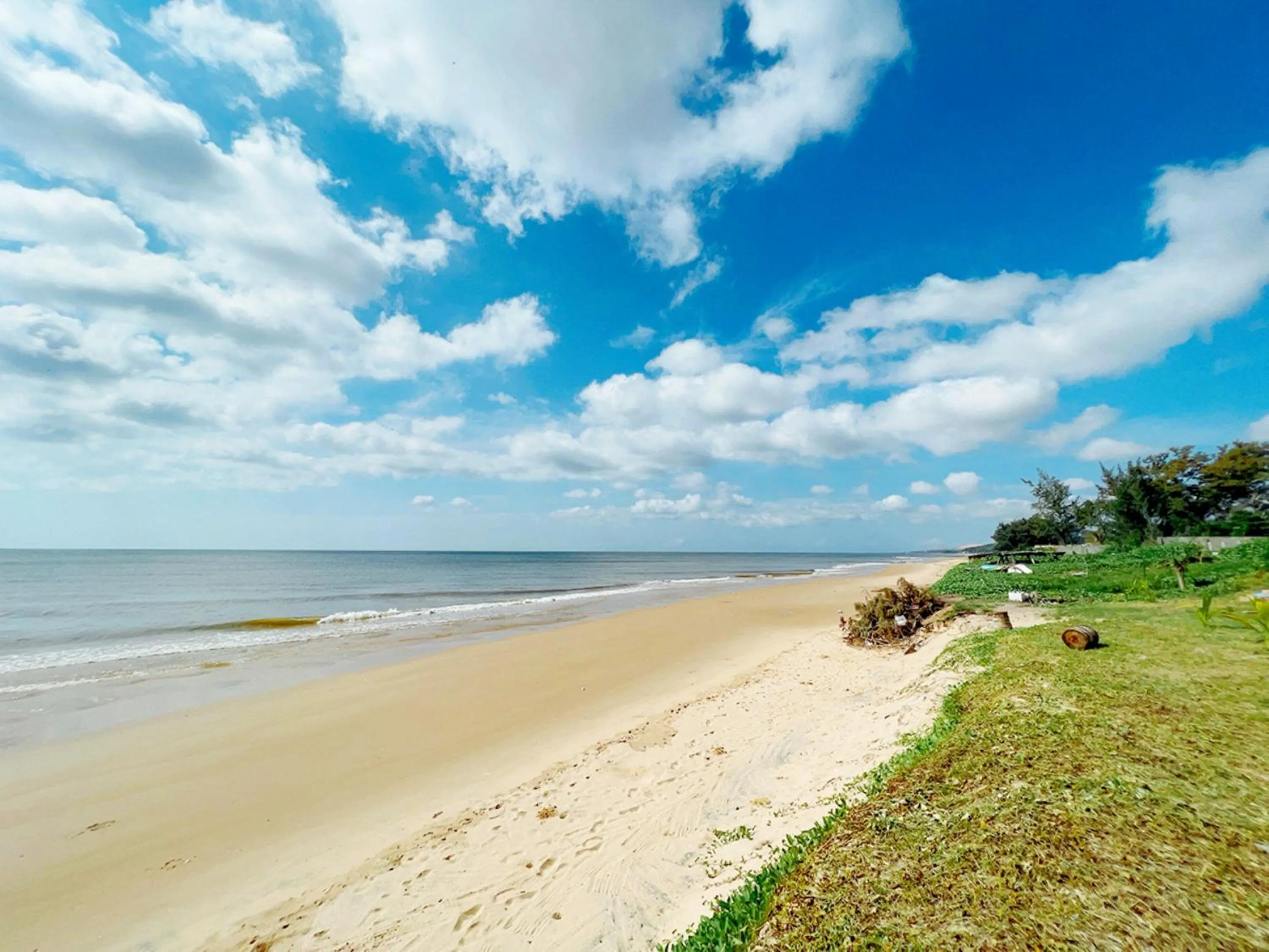 Beach in Me bungalow beach resort