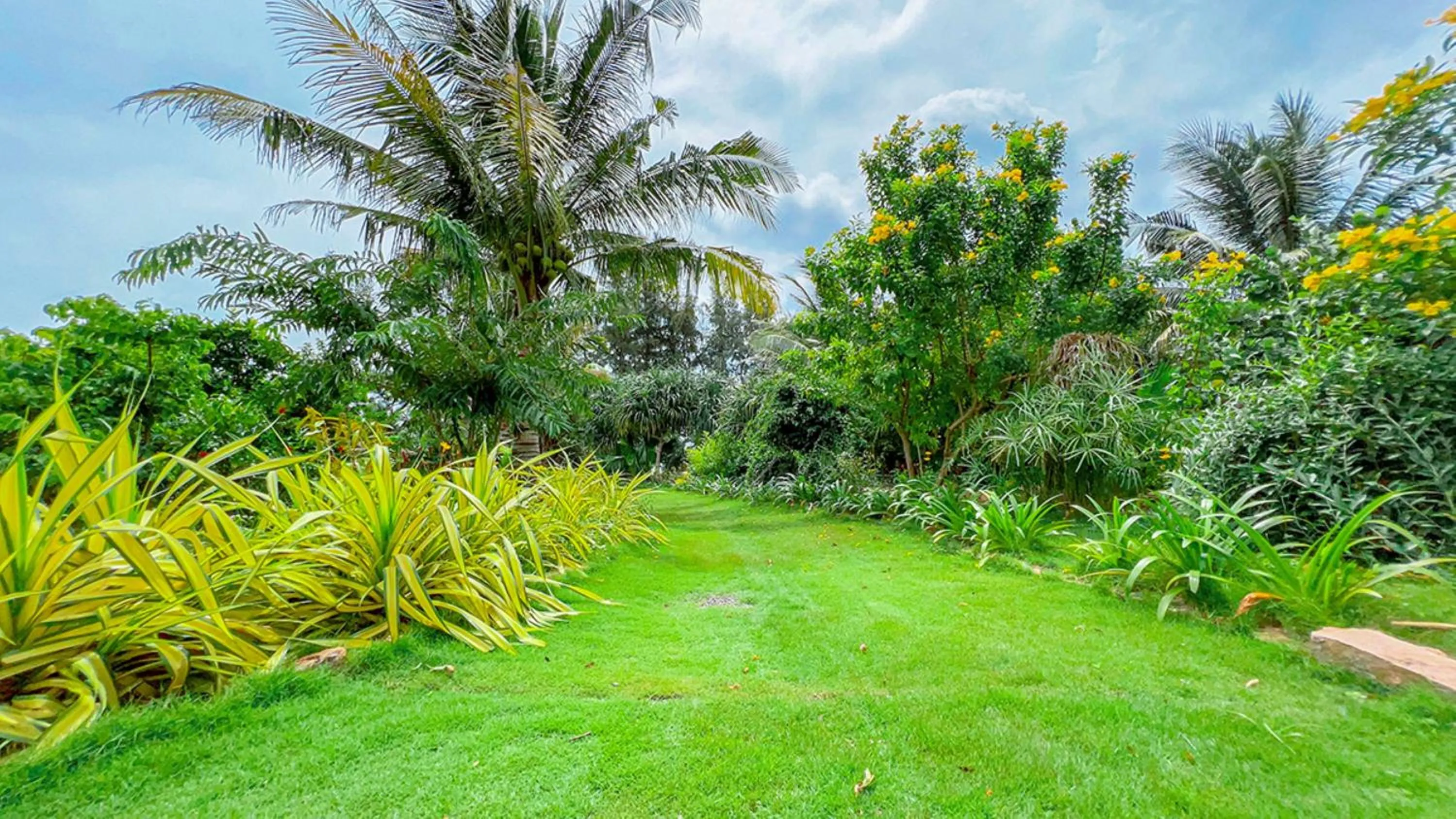 Patio in Me bungalow beach resort