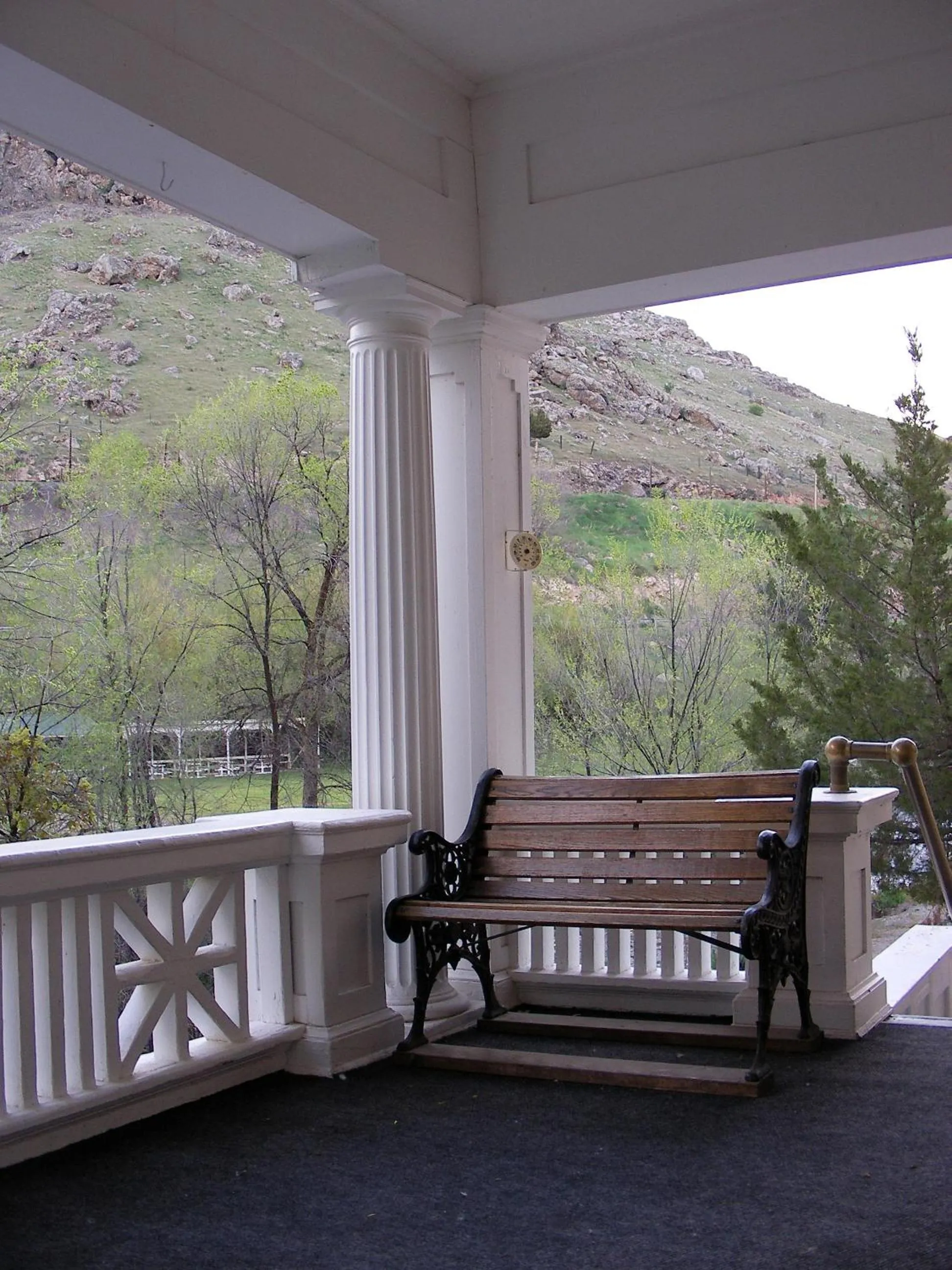 Facade/entrance in Riverside Hot Springs Inn & Spa - Adults Only