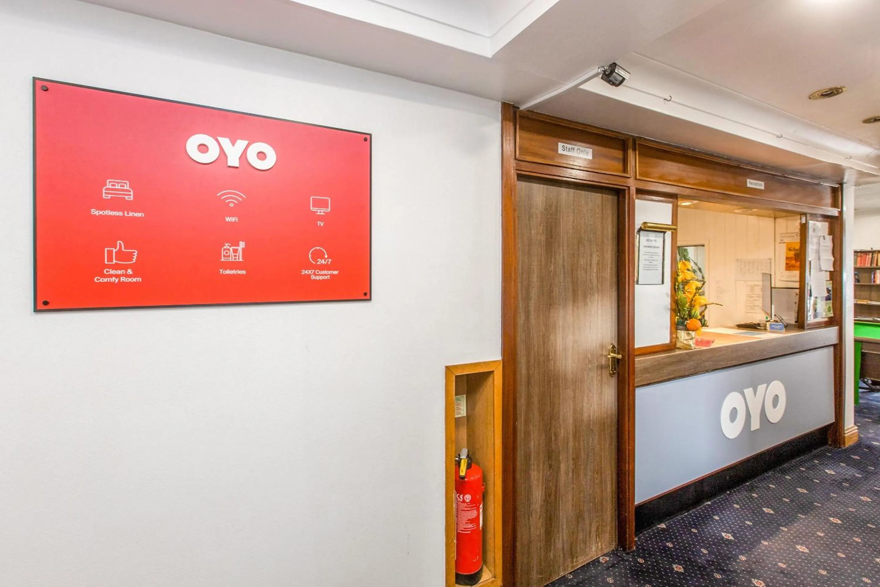 Lobby or reception in OYO Stade Court Hotel