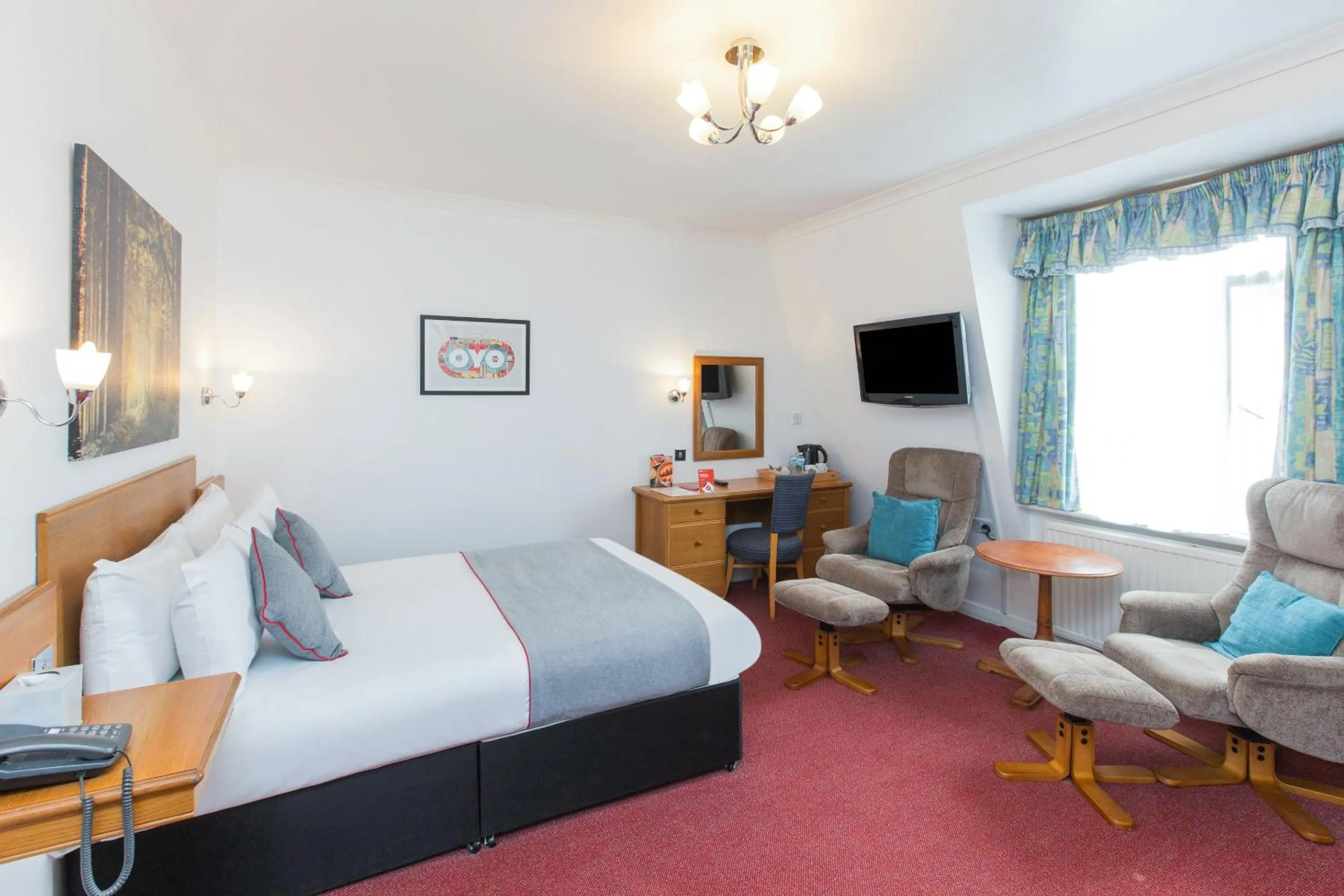 Bedroom, Bed in OYO Stade Court Hotel