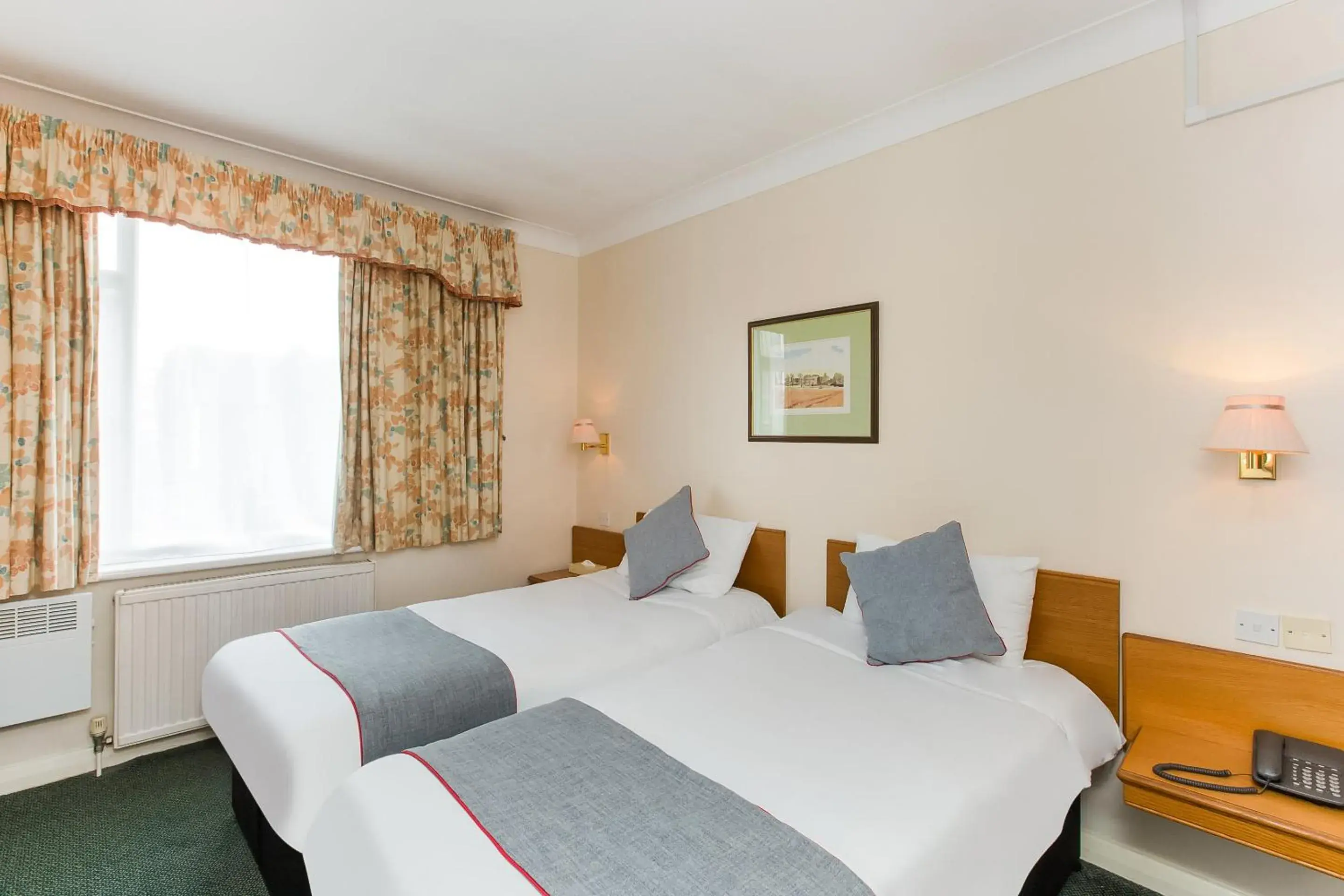 Standard Twin Room in OYO Stade Court Hotel Standard Twin Room in OYO Stade Court Hotel